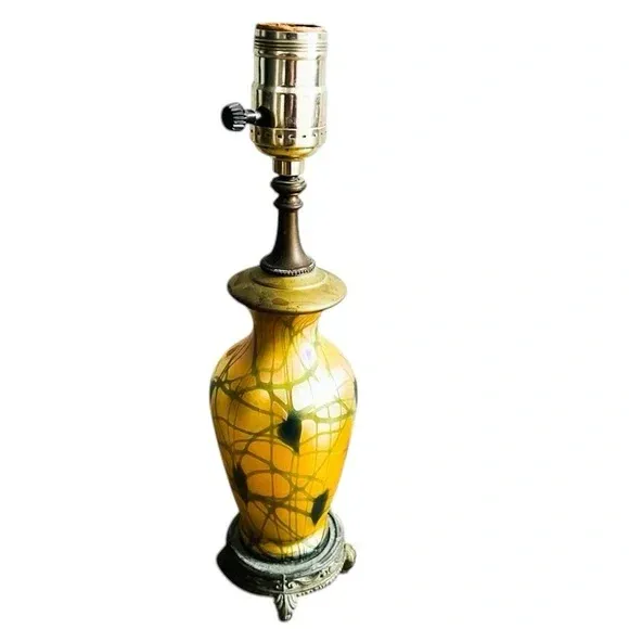 Product image for Vintage Durand Art Glass Heart Leaf Vine Table Lamp