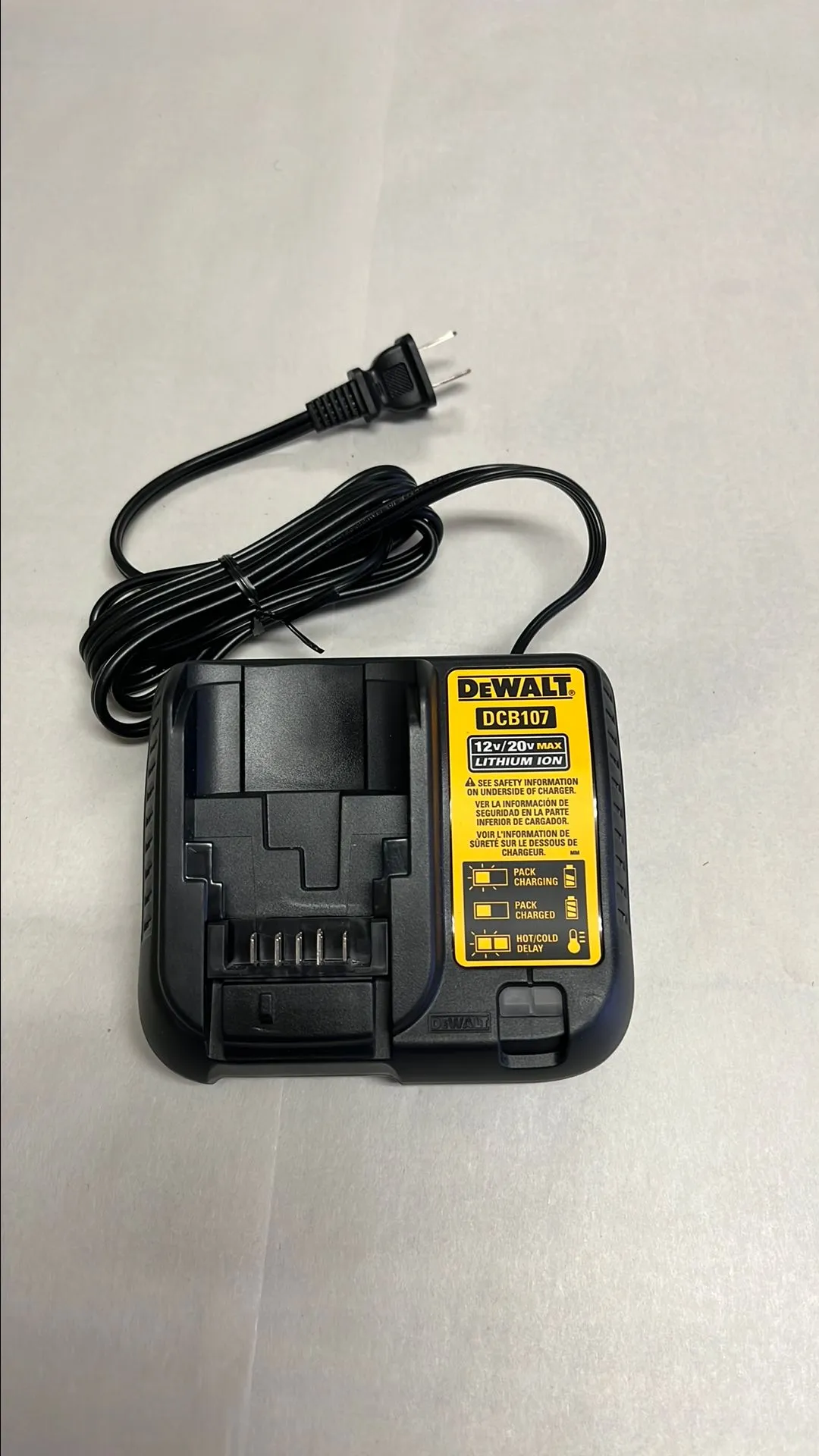 Product image for Dewalt 20V DCB107 Battery Charger #1