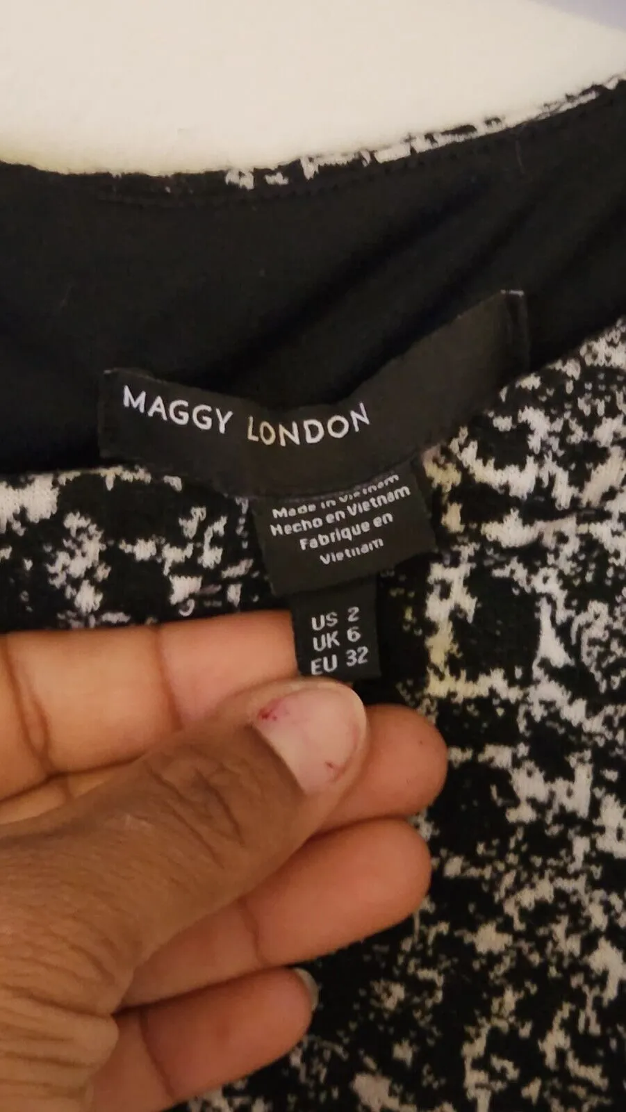 Listing Image Blurred Background