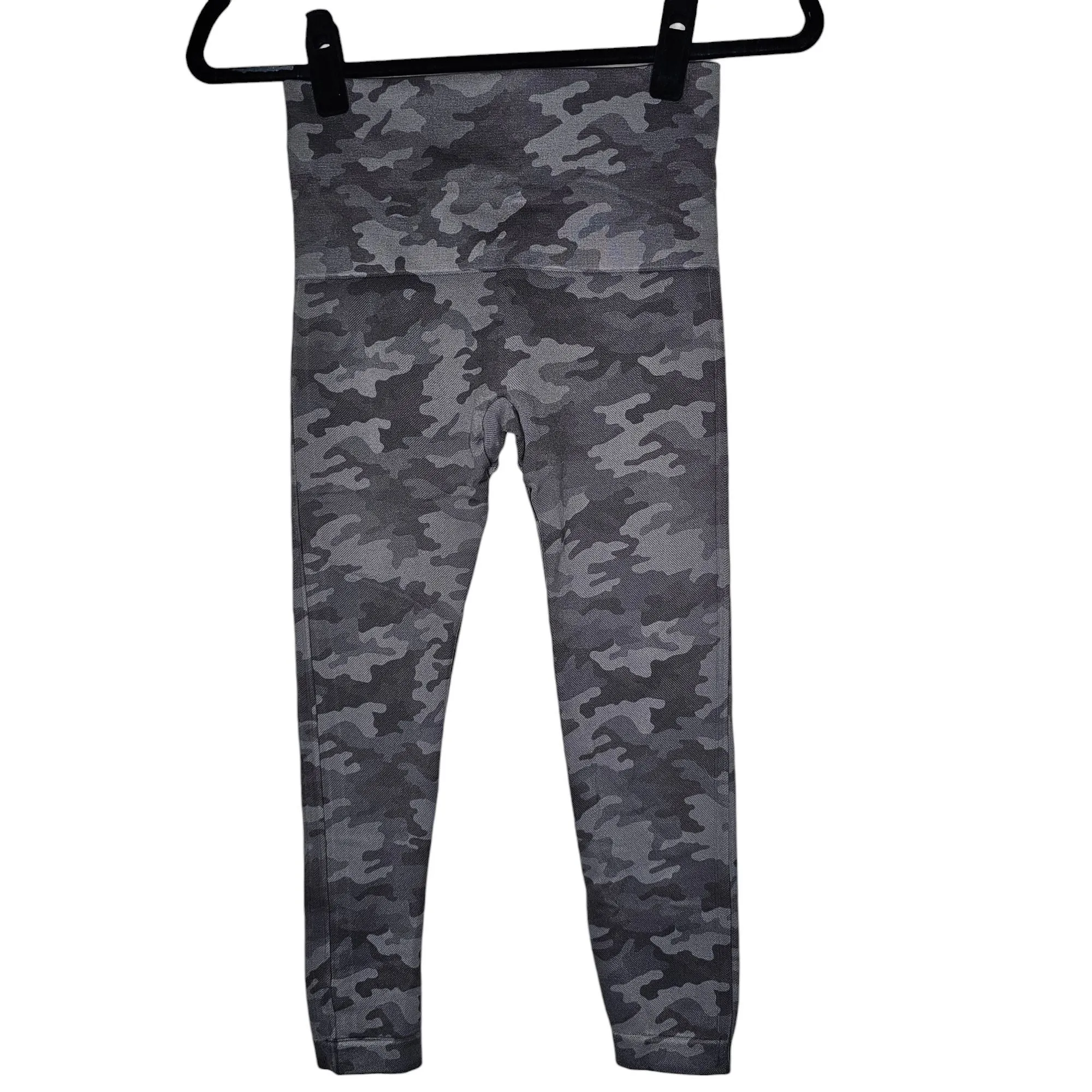 Product image for Spanx Size Medium Grey Camo Look At Me Now Seamless Leggings 2099R Slimming Crop