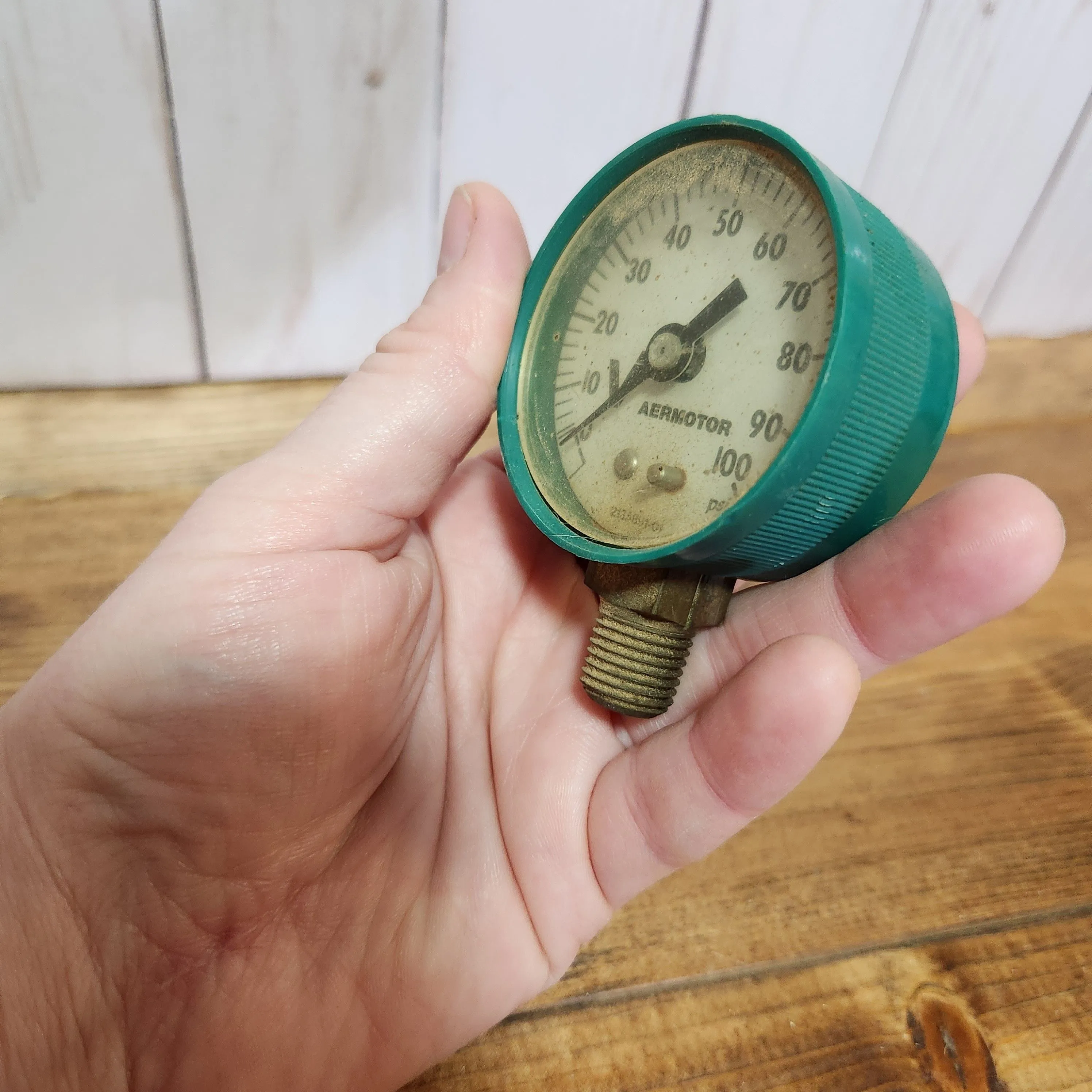 Product image for Green pressure guage