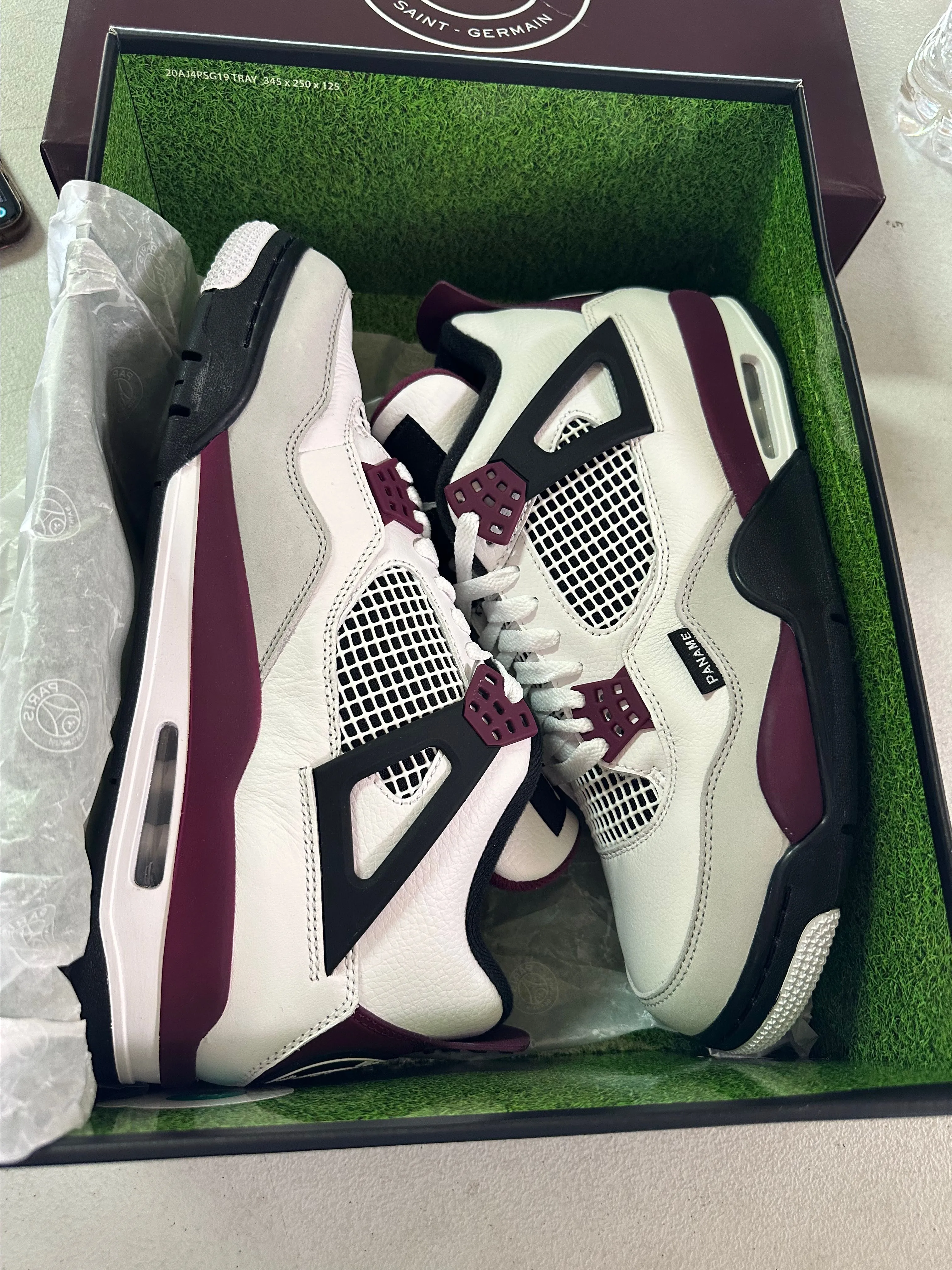 Product image for (62) Jordan 4 Retro PSG Paris Saint-Germain damaged box Size 10