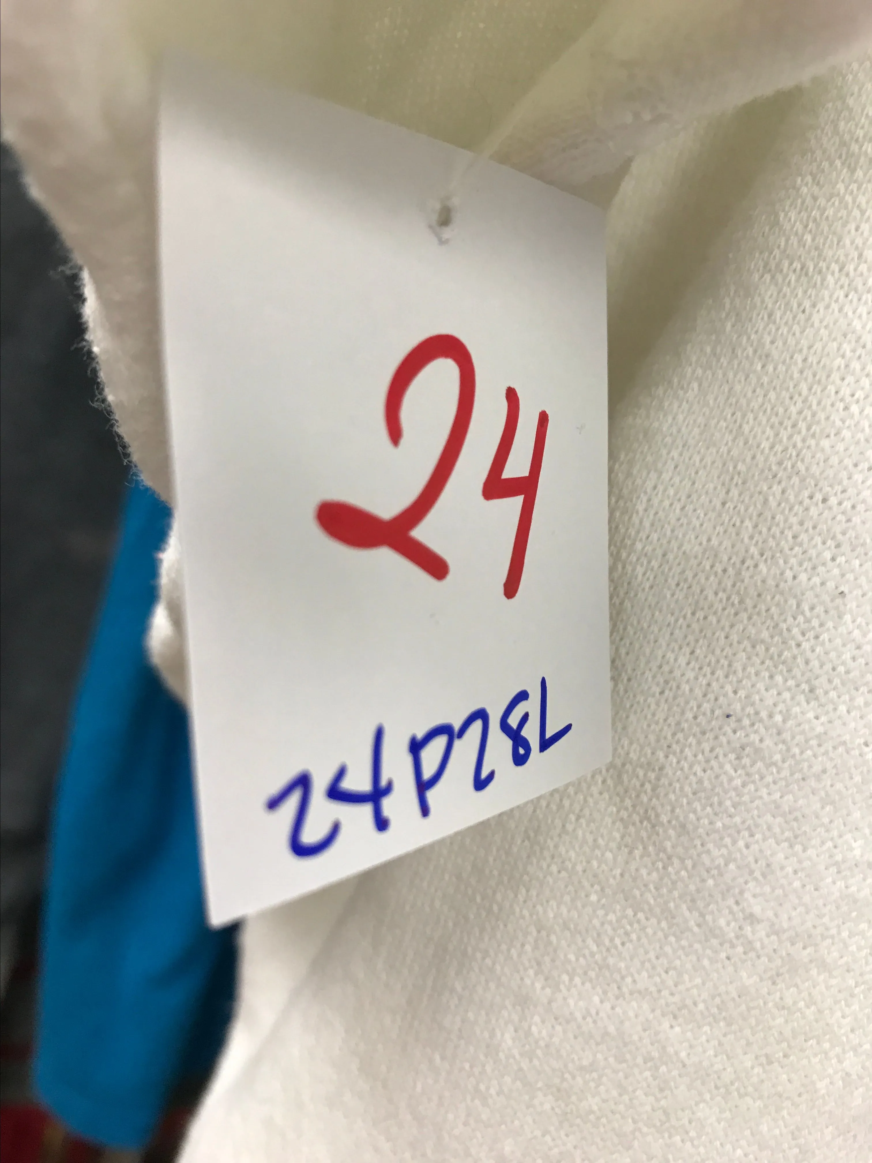 Listing Image Blurred Background