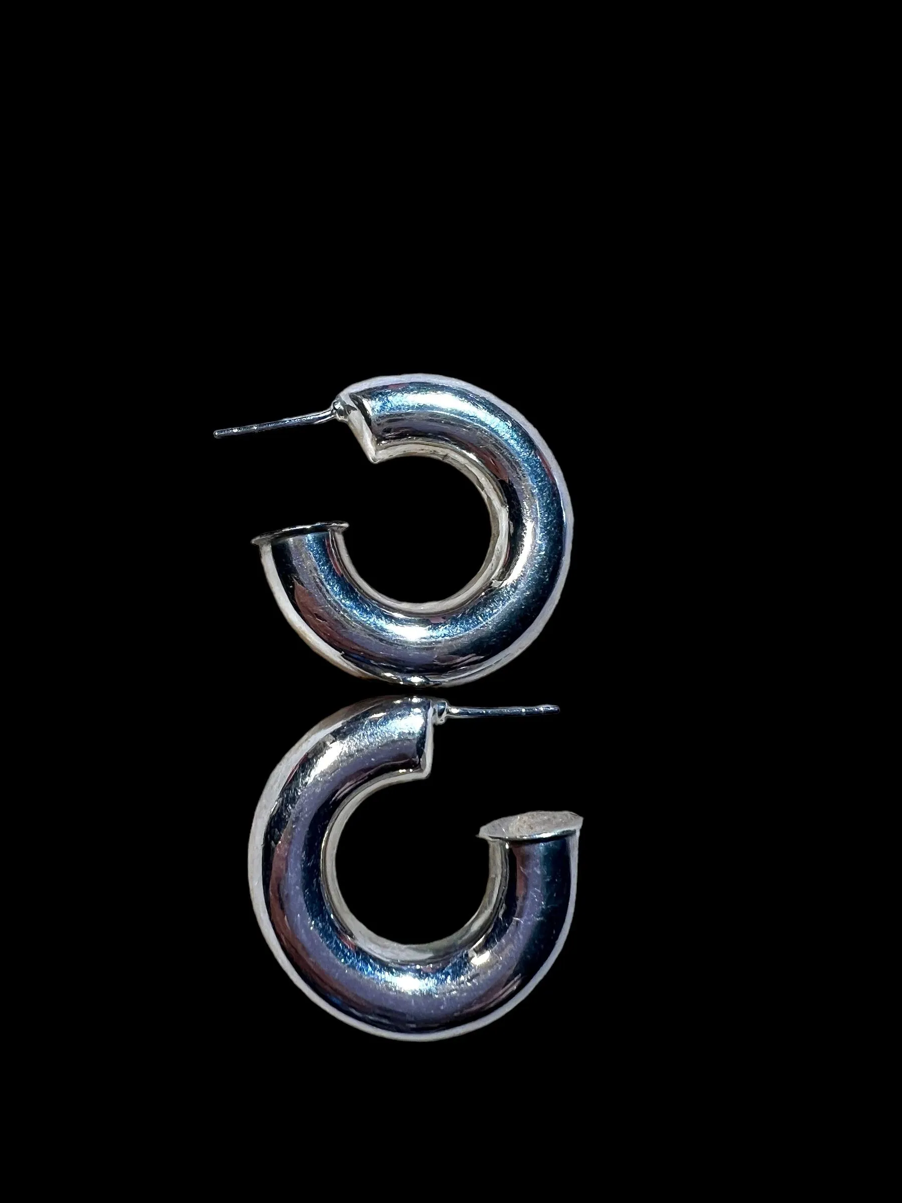 Product image for C1. Sterling silver hoop earrings