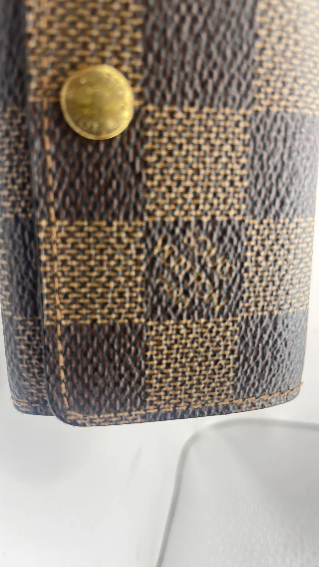 Listing Image Blurred Background