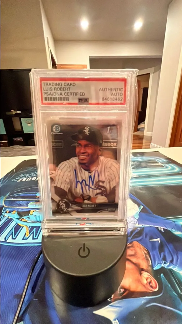Product image for On card Auto 1st bowman chrome. Luis Robert
