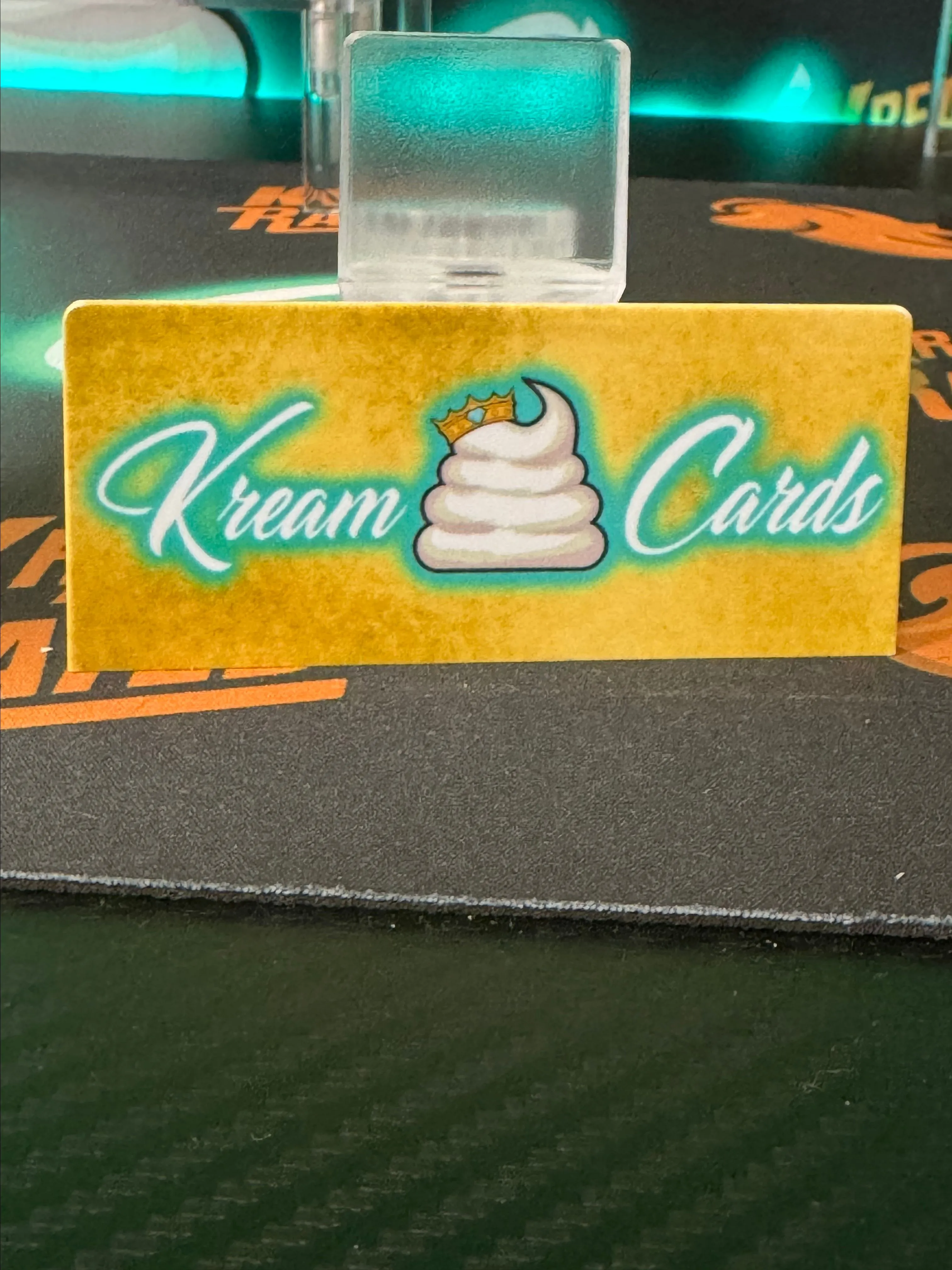 Product image for Gold Leaf Kream stand