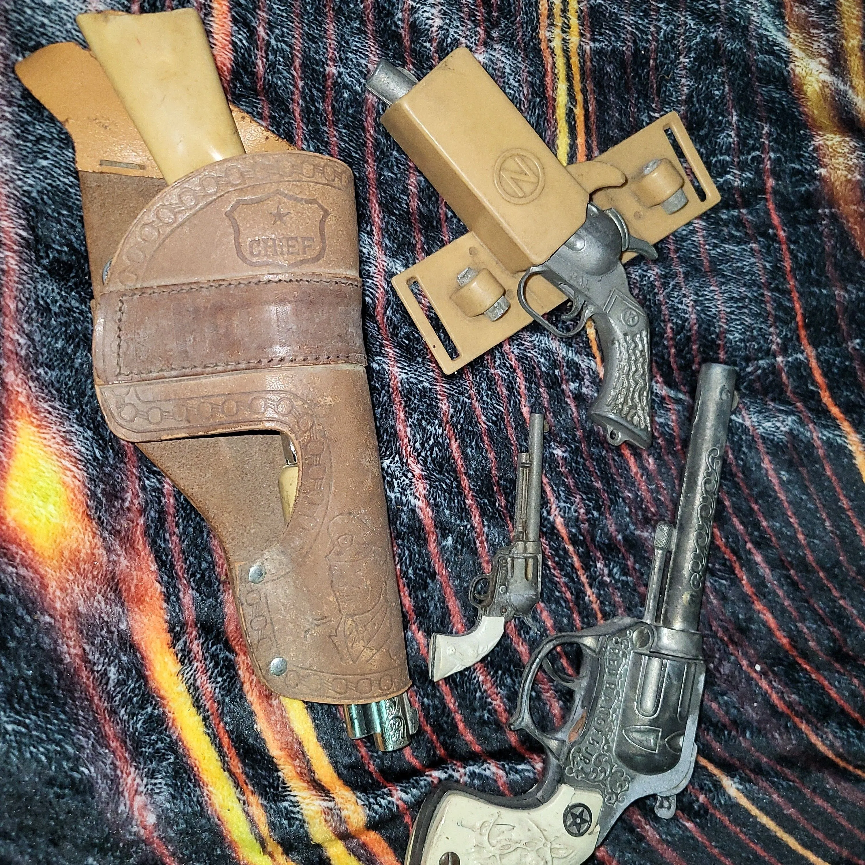 Product image for vintage 1950s cap gun Lot spit-fire red Ranger jr.