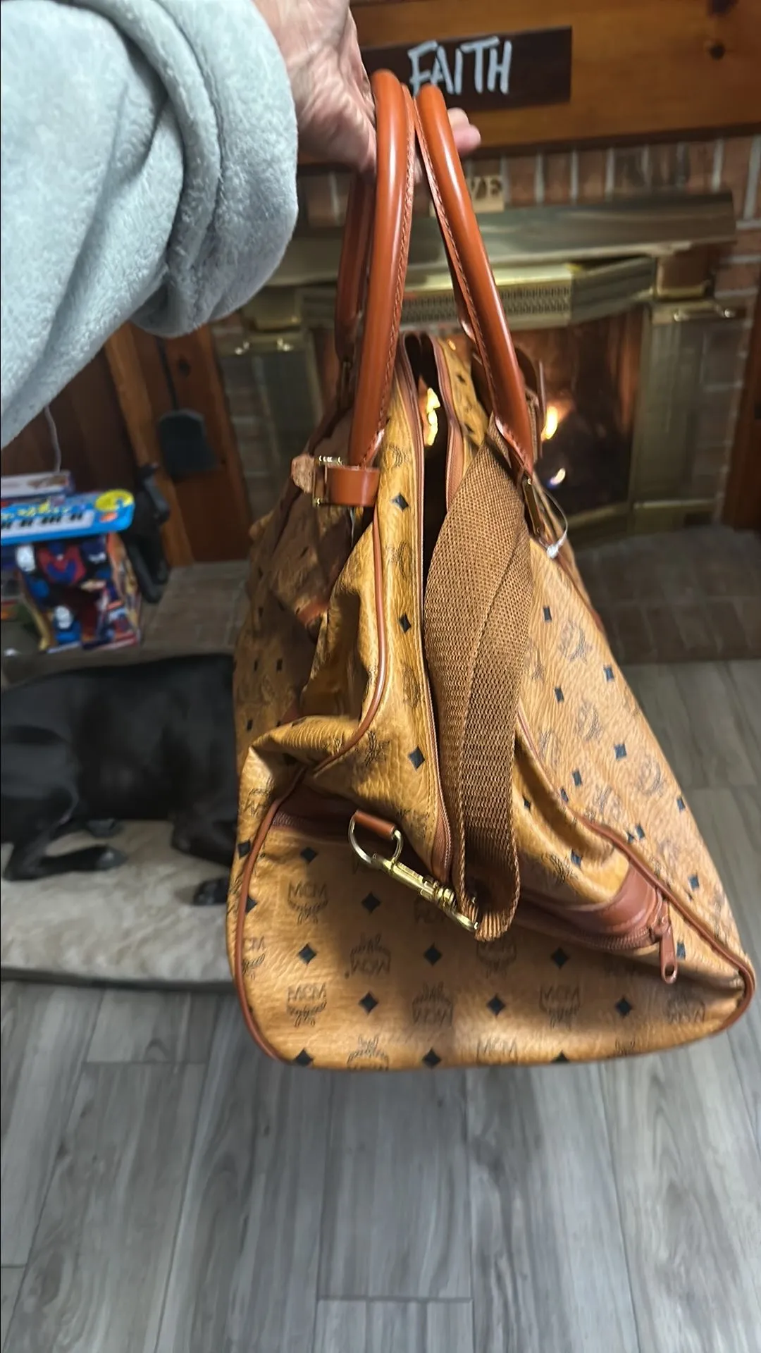 Listing Image Blurred Background