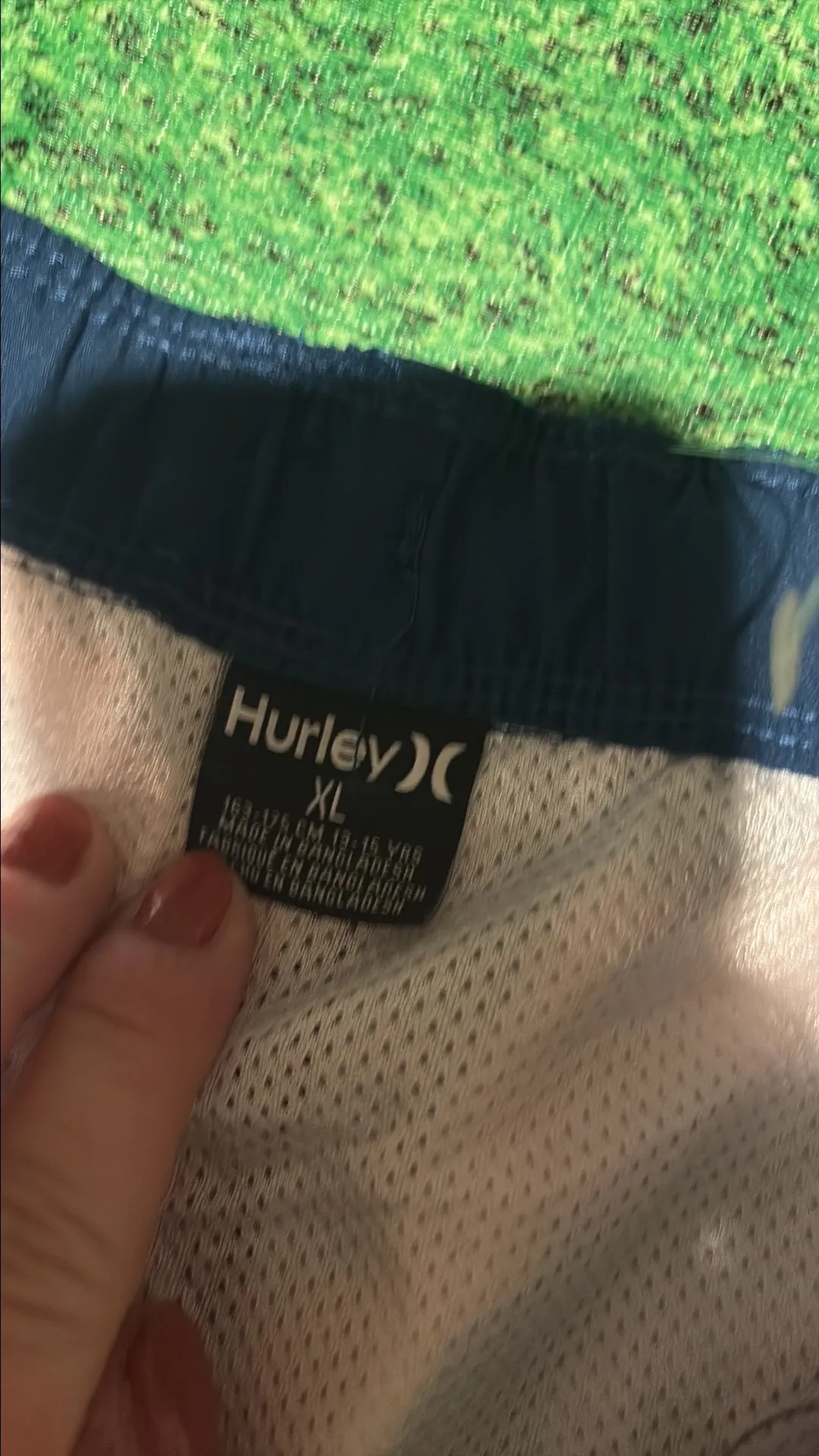 Listing Image Blurred Background