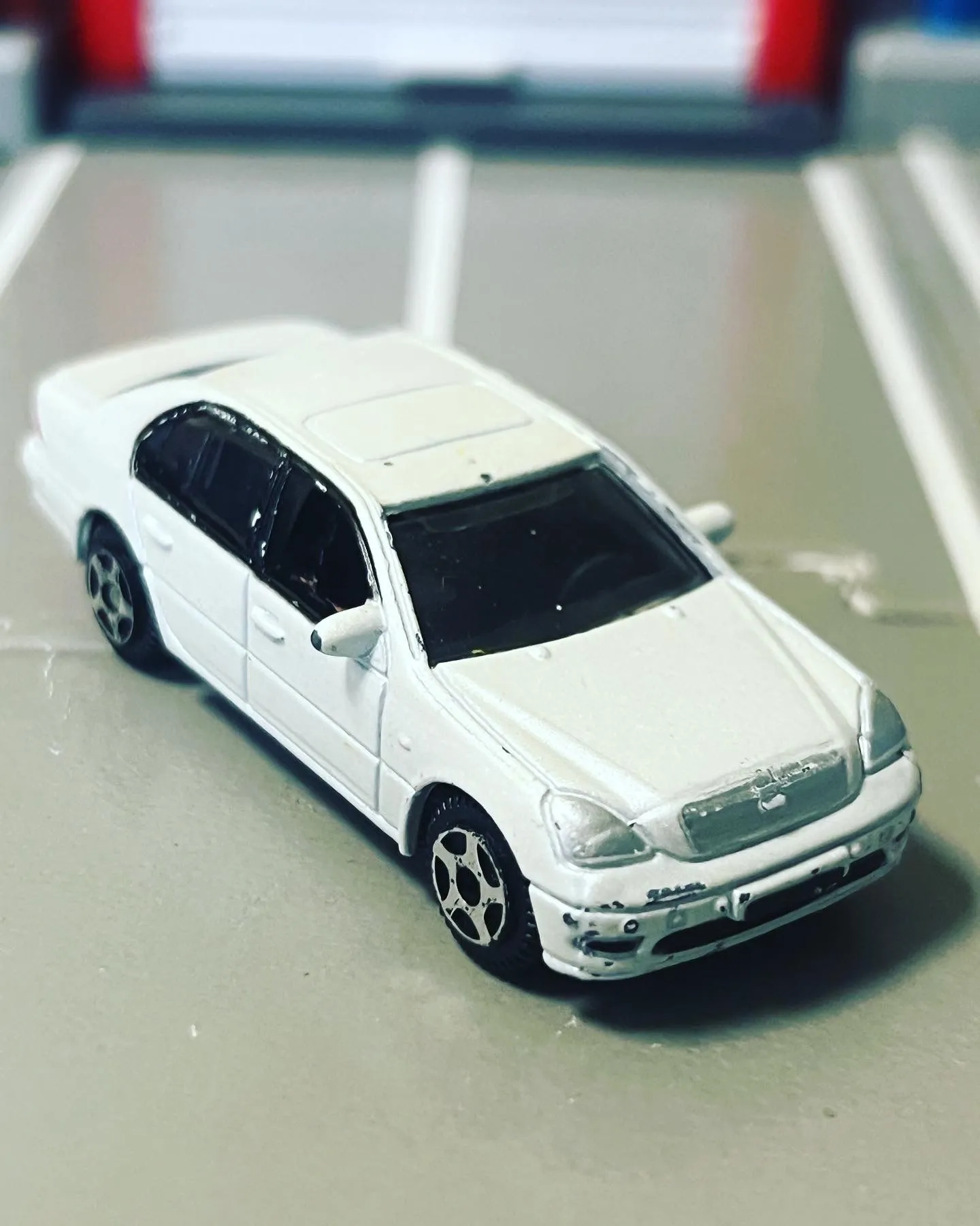Product image for Motormax 2001 Lexus LS400 white