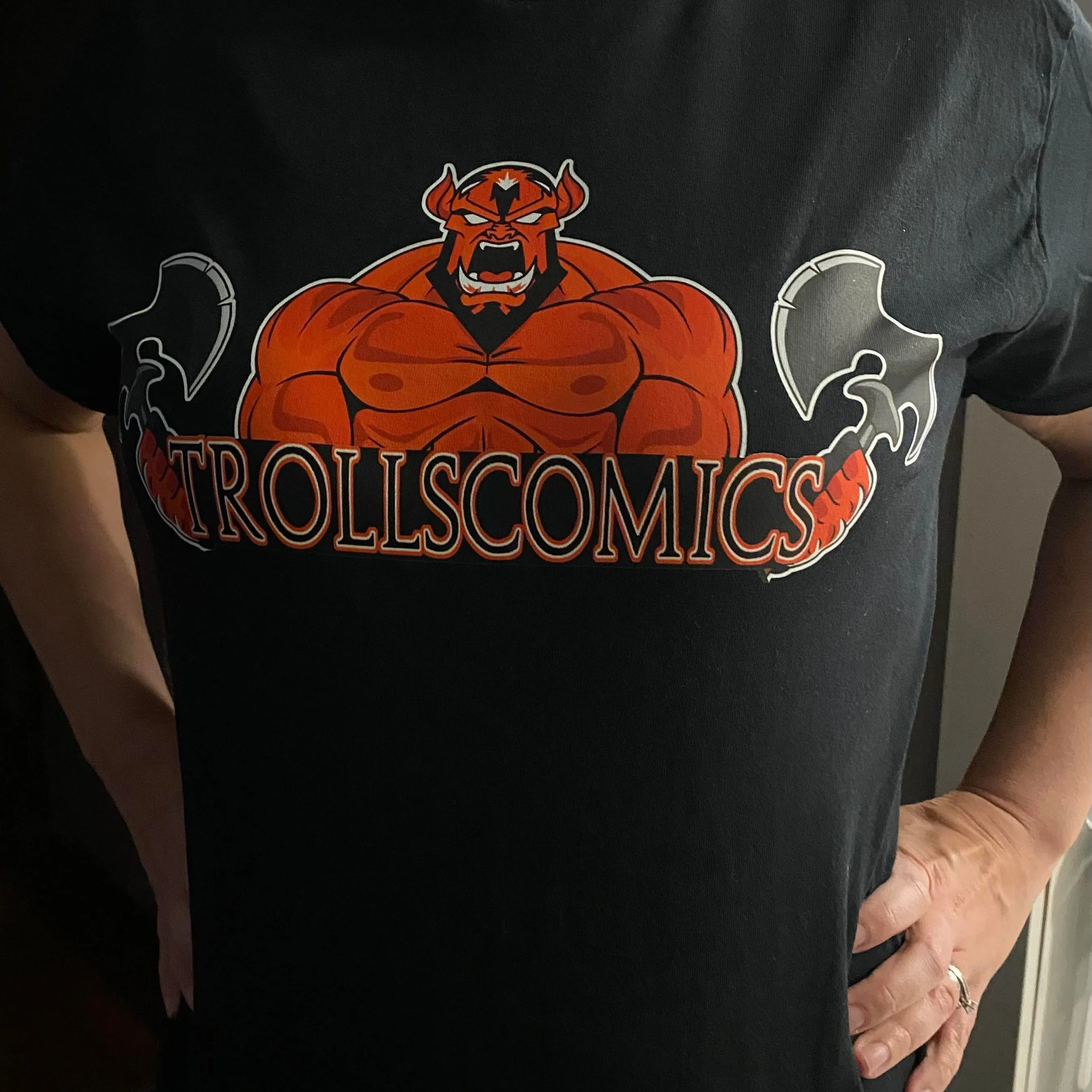 Product image for TROLLS COMICS T SHIRT M