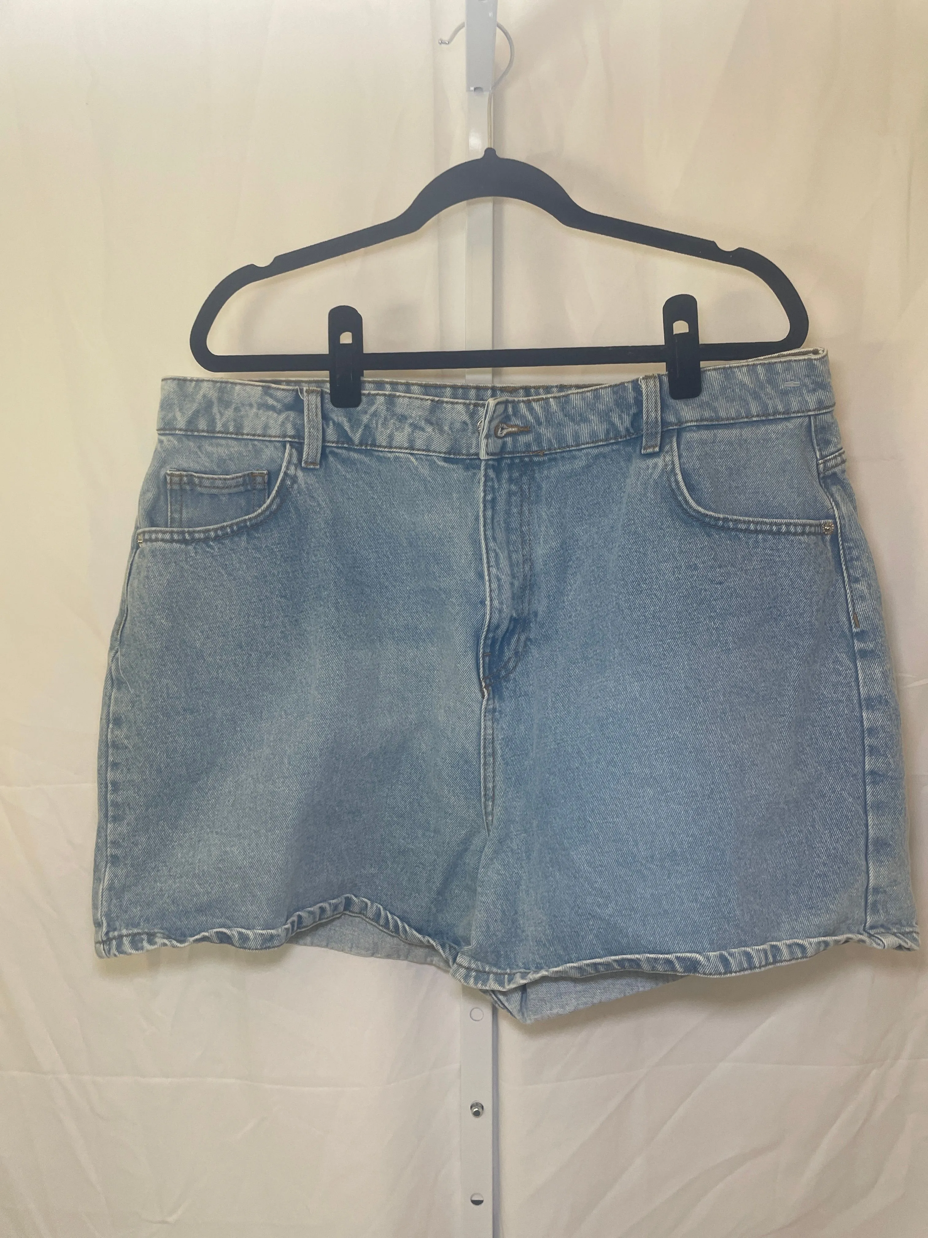 Product image for SHORTS 9AA: Pretty Little Things - Size 14