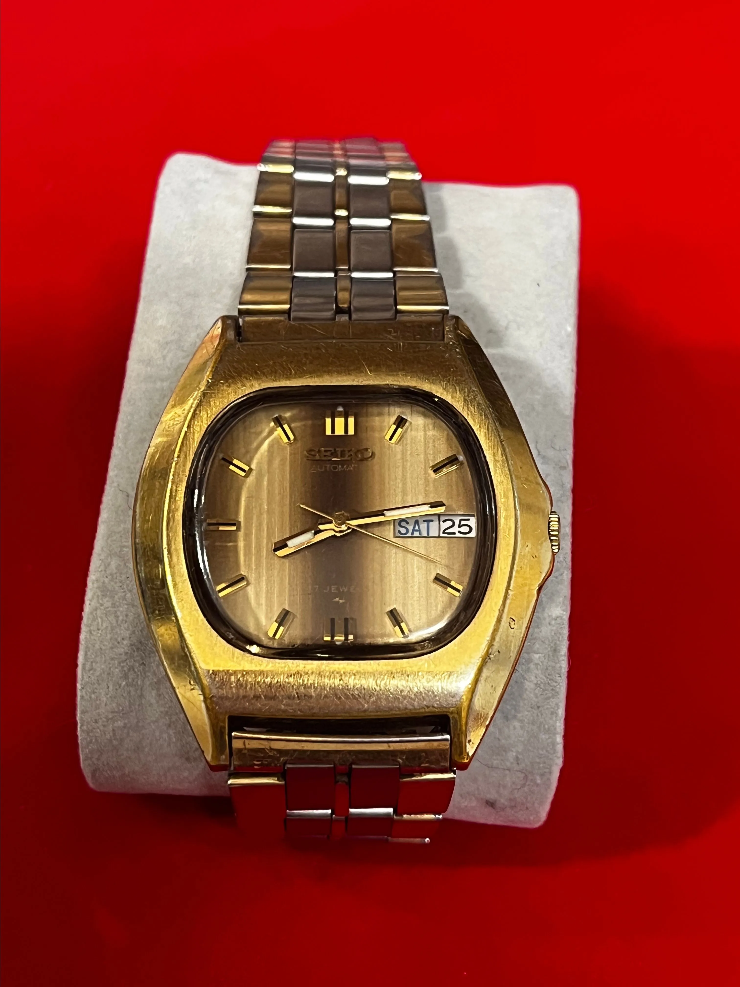 Product image for 1978 Seiko automatic 17 jewels men’s watch. Day-date 3 o’clock, tigers eye dial, gold tone.