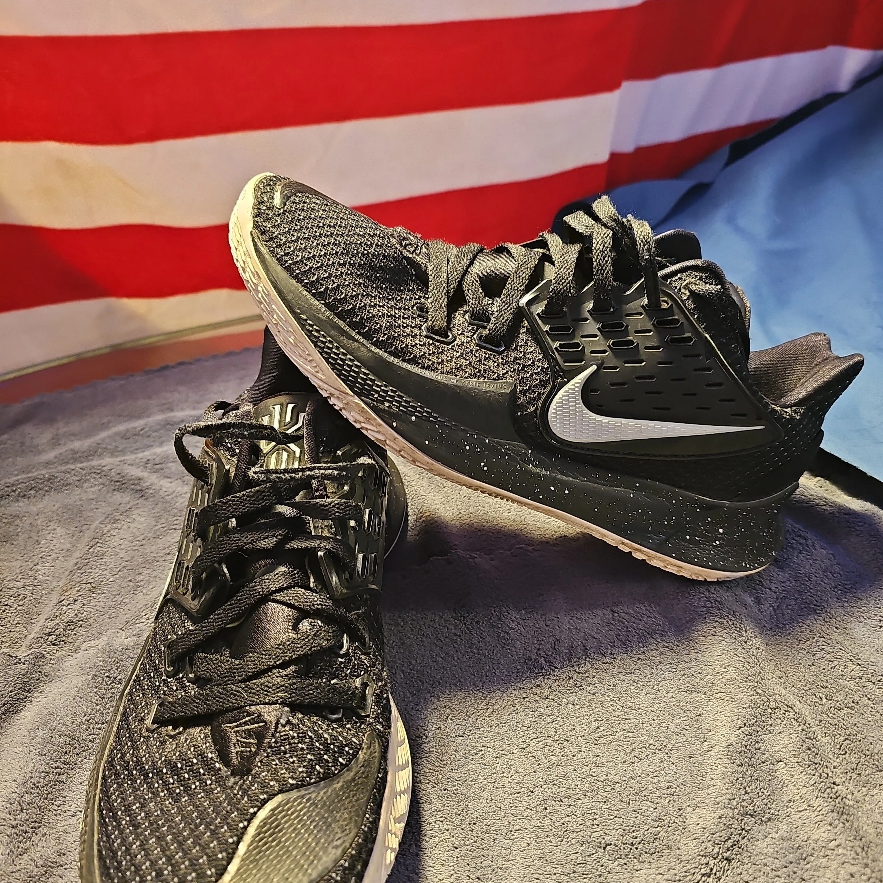 kyrie irving silver shoes