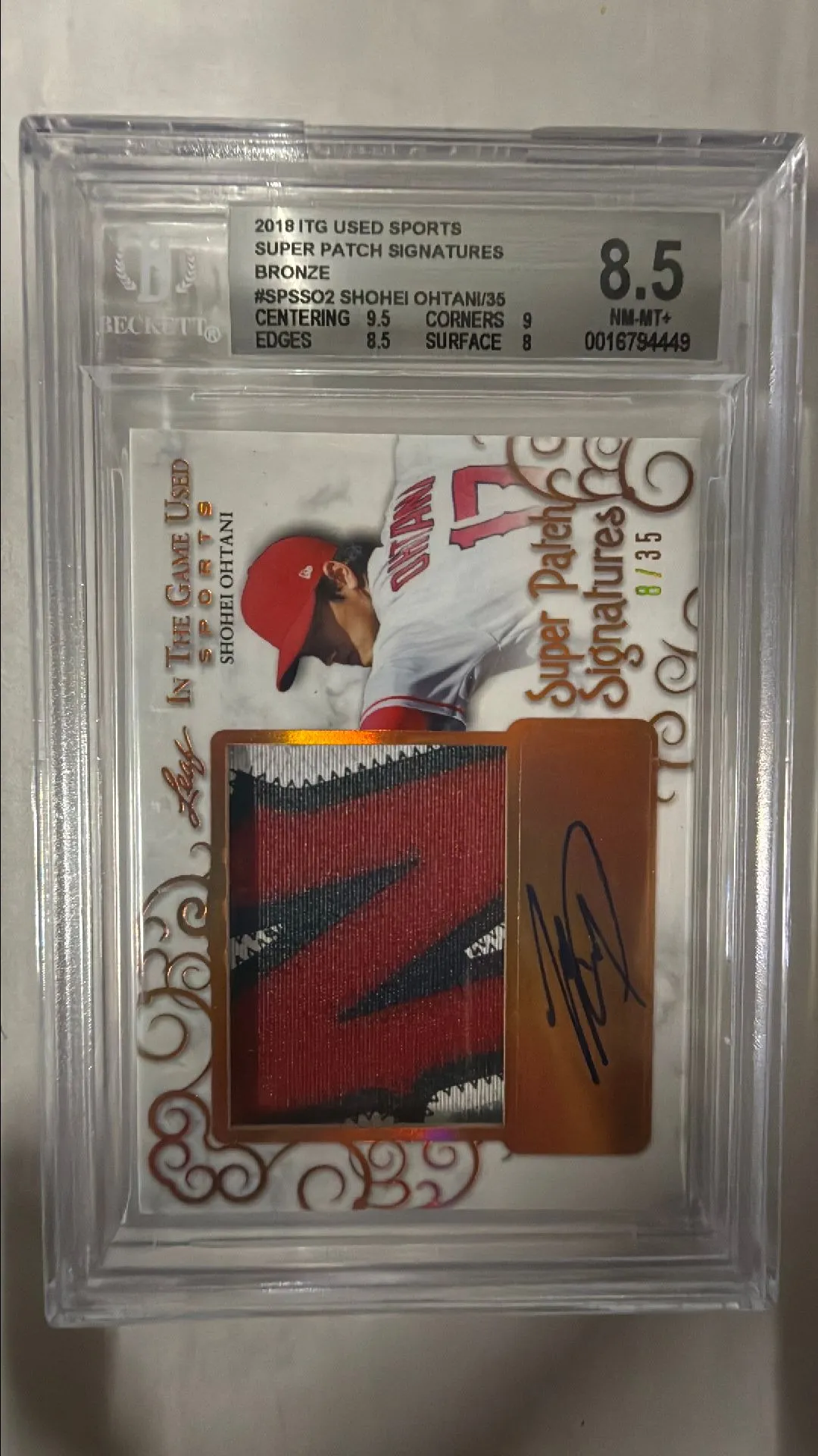 Product image for 2018 Leaf in the Game Used Shohei Ohtani Super Patch Signatures Bronze /35 BGS 8.5