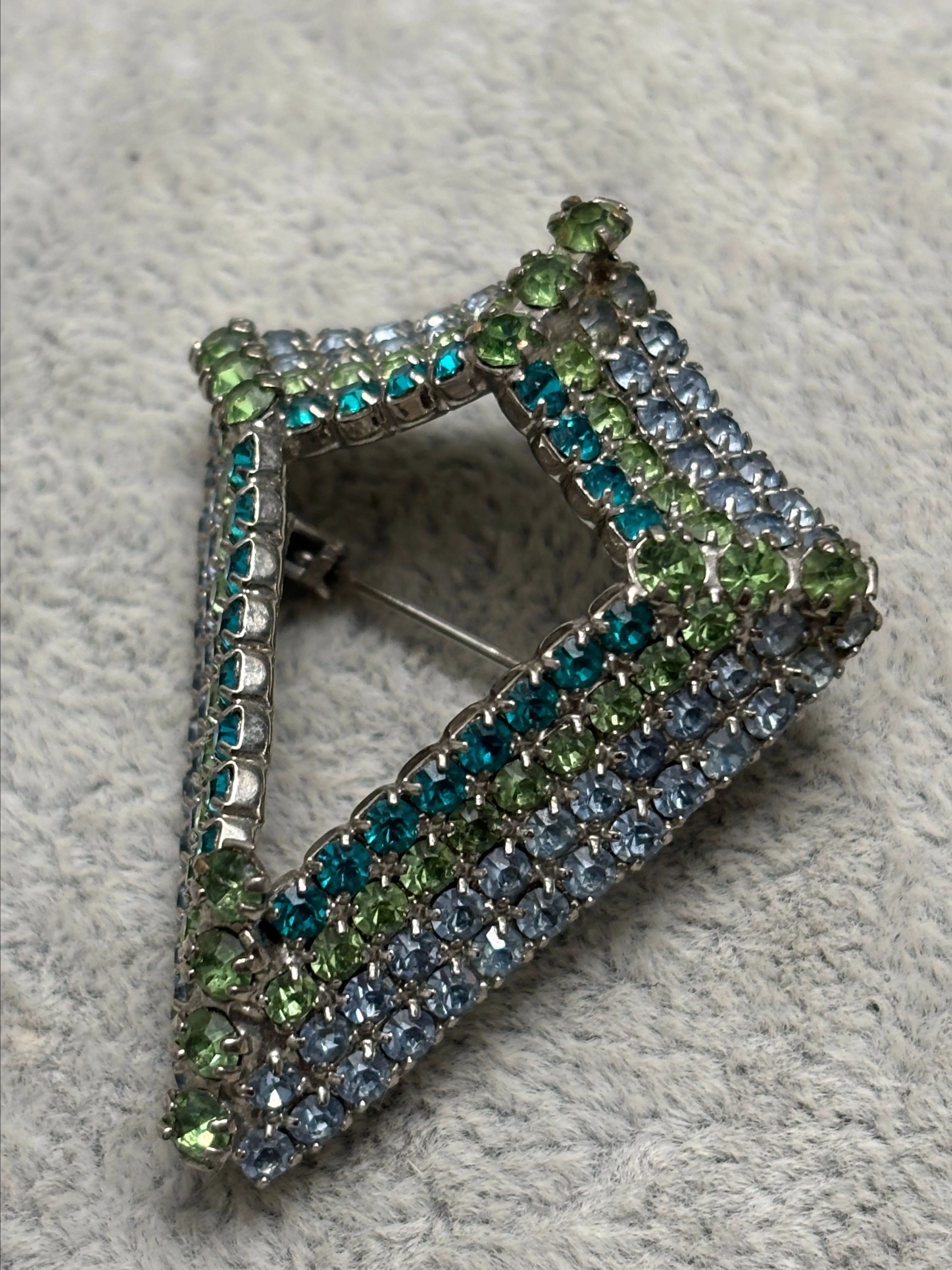 Product image for Vintage uranium UV reactive brooch