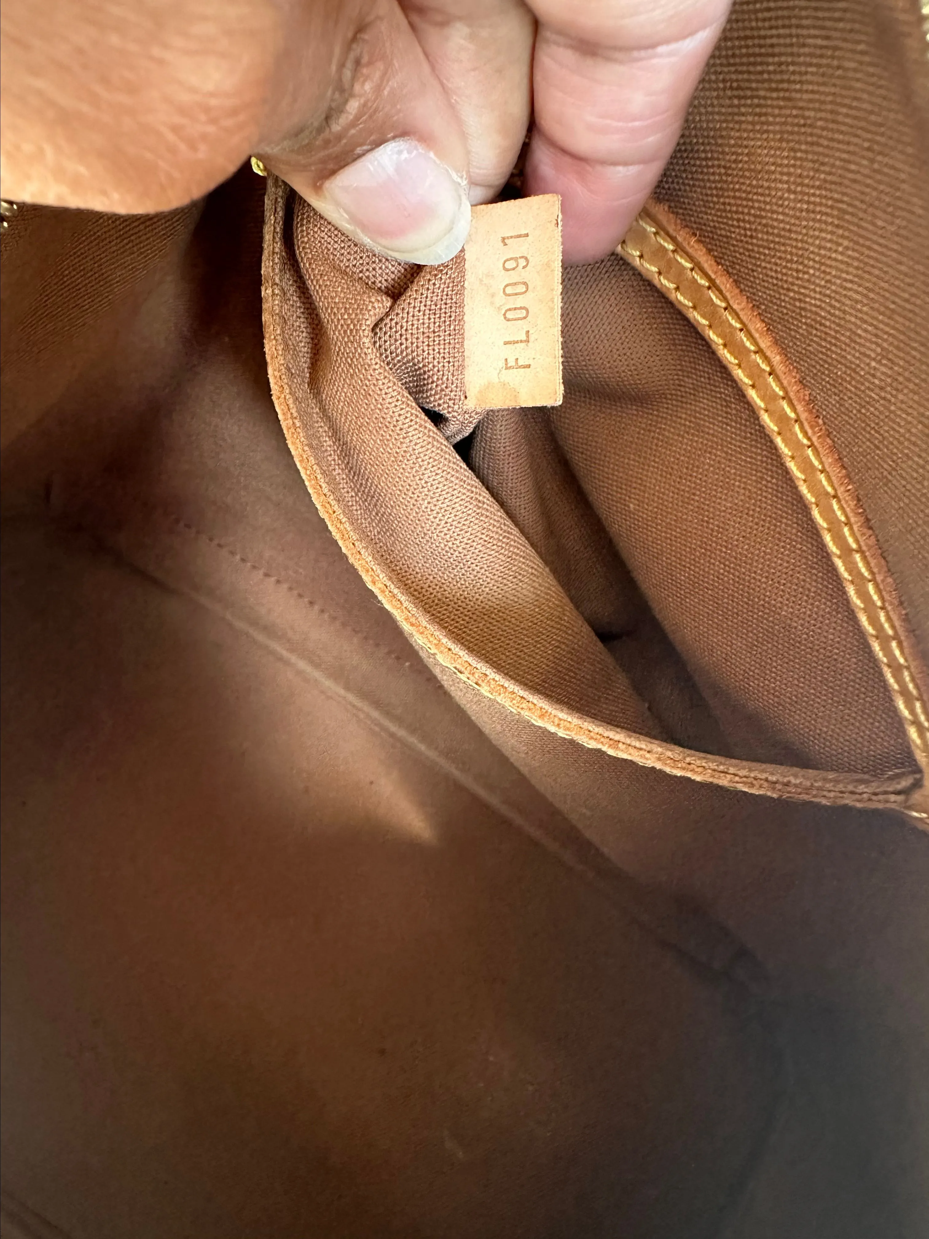 Listing Image Blurred Background