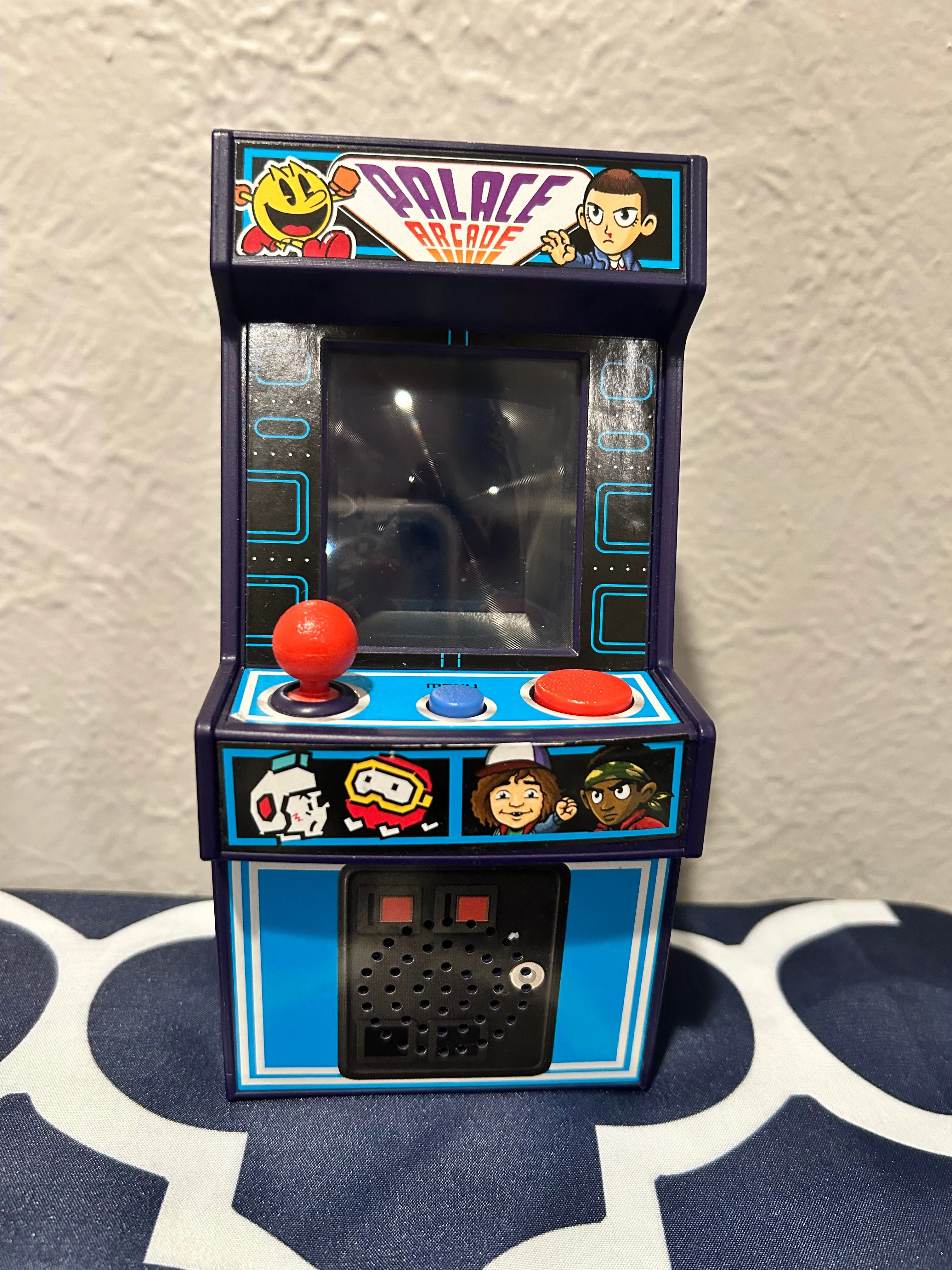 Product image for Hasbro Stranger Things Arcade Handheld