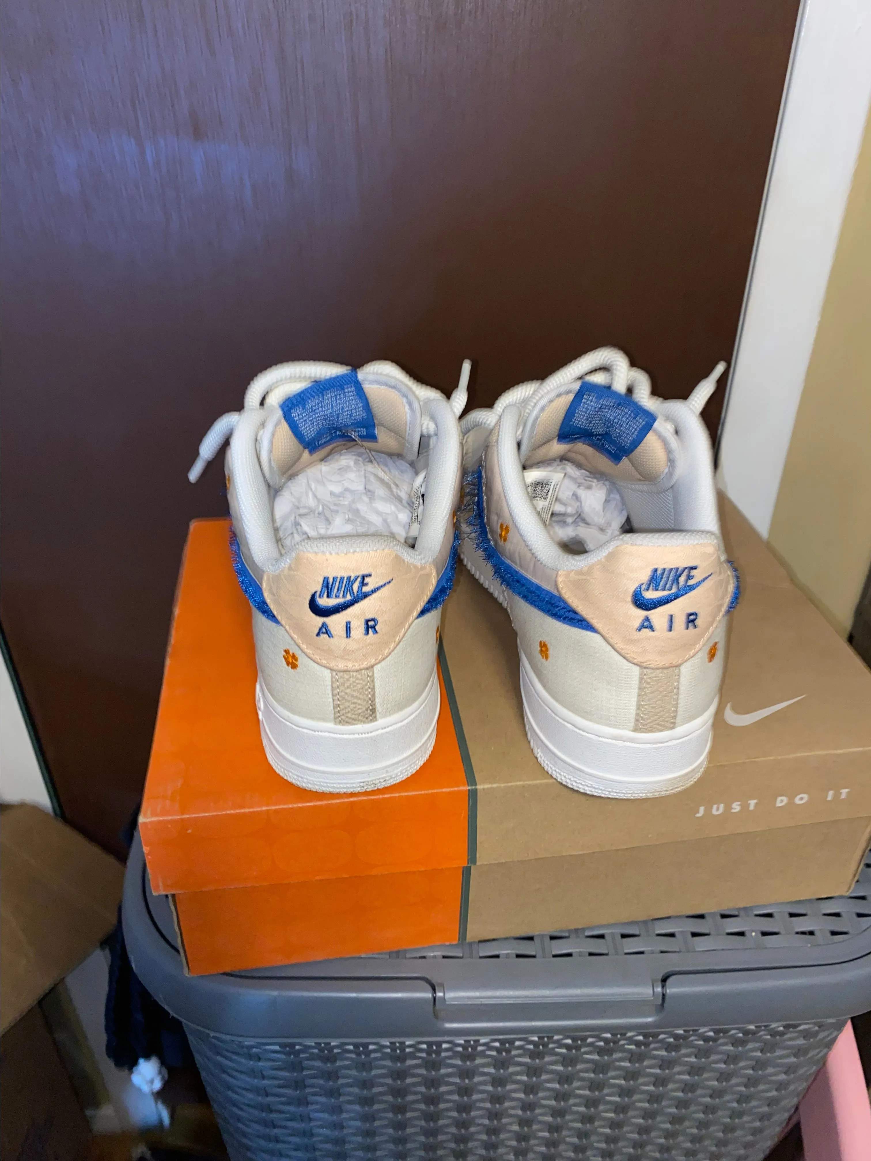 Listing Image Blurred Background