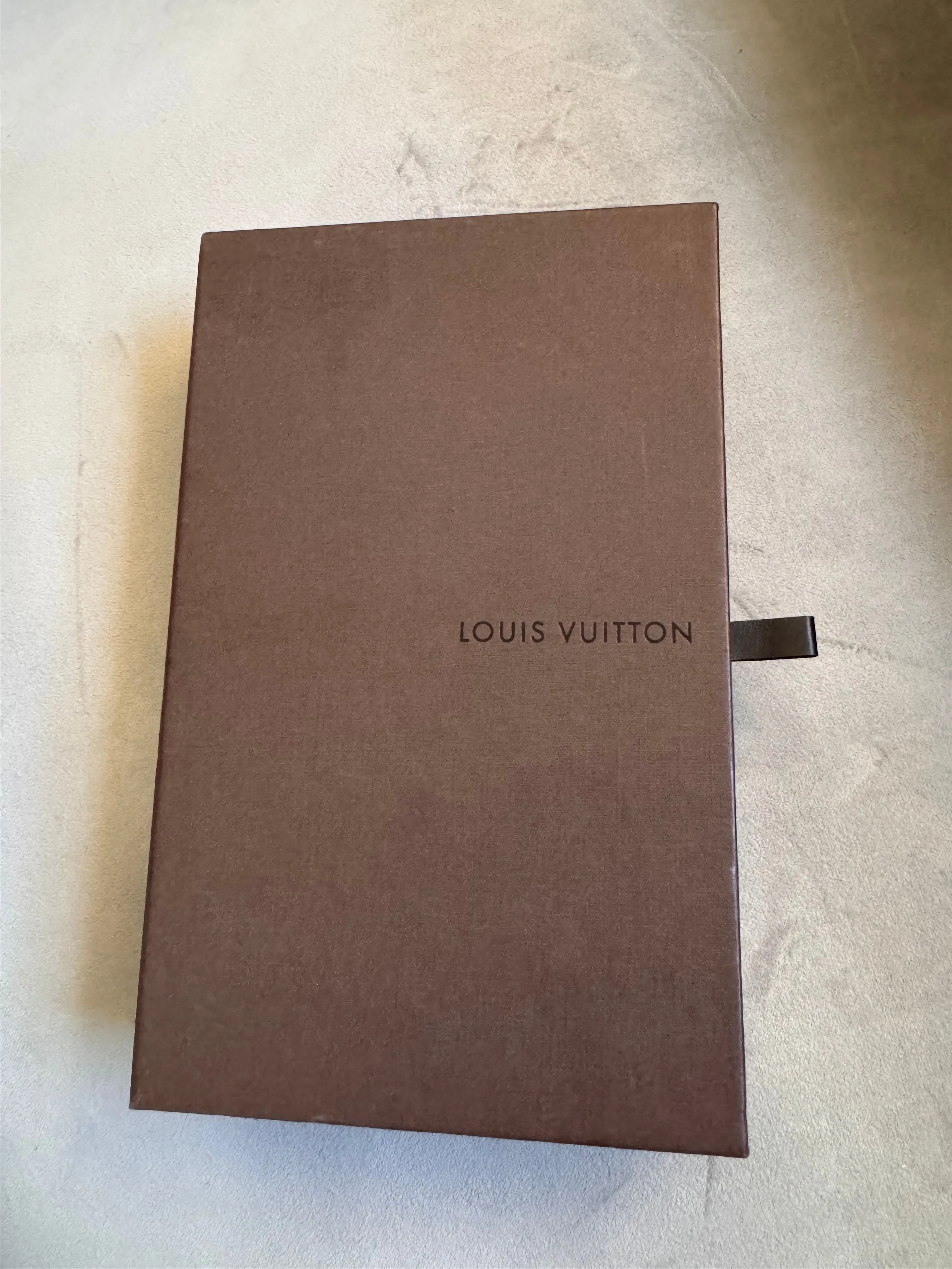 Listing Image Blurred Background