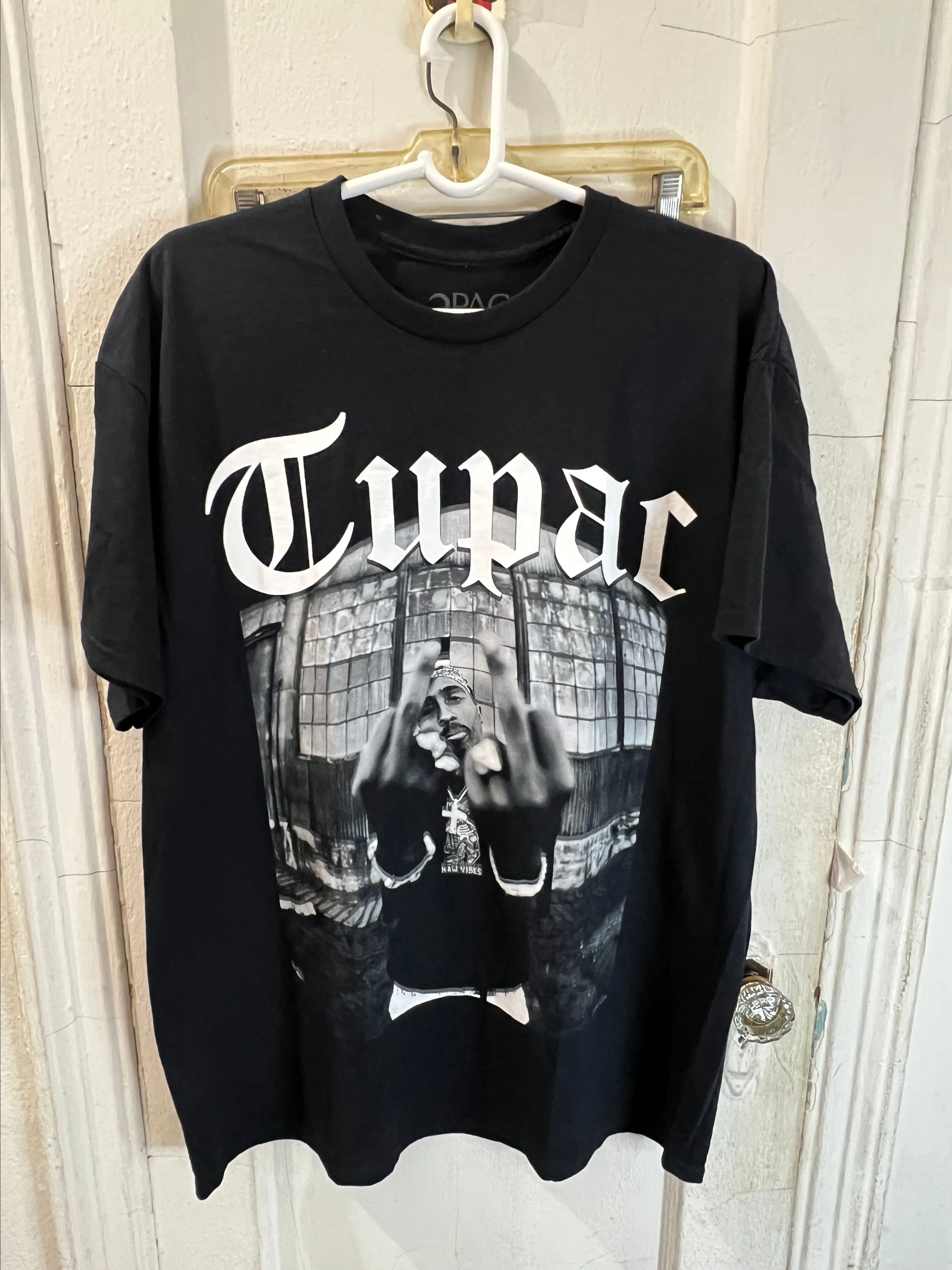 Product image for Tupac middle finger Sz XL