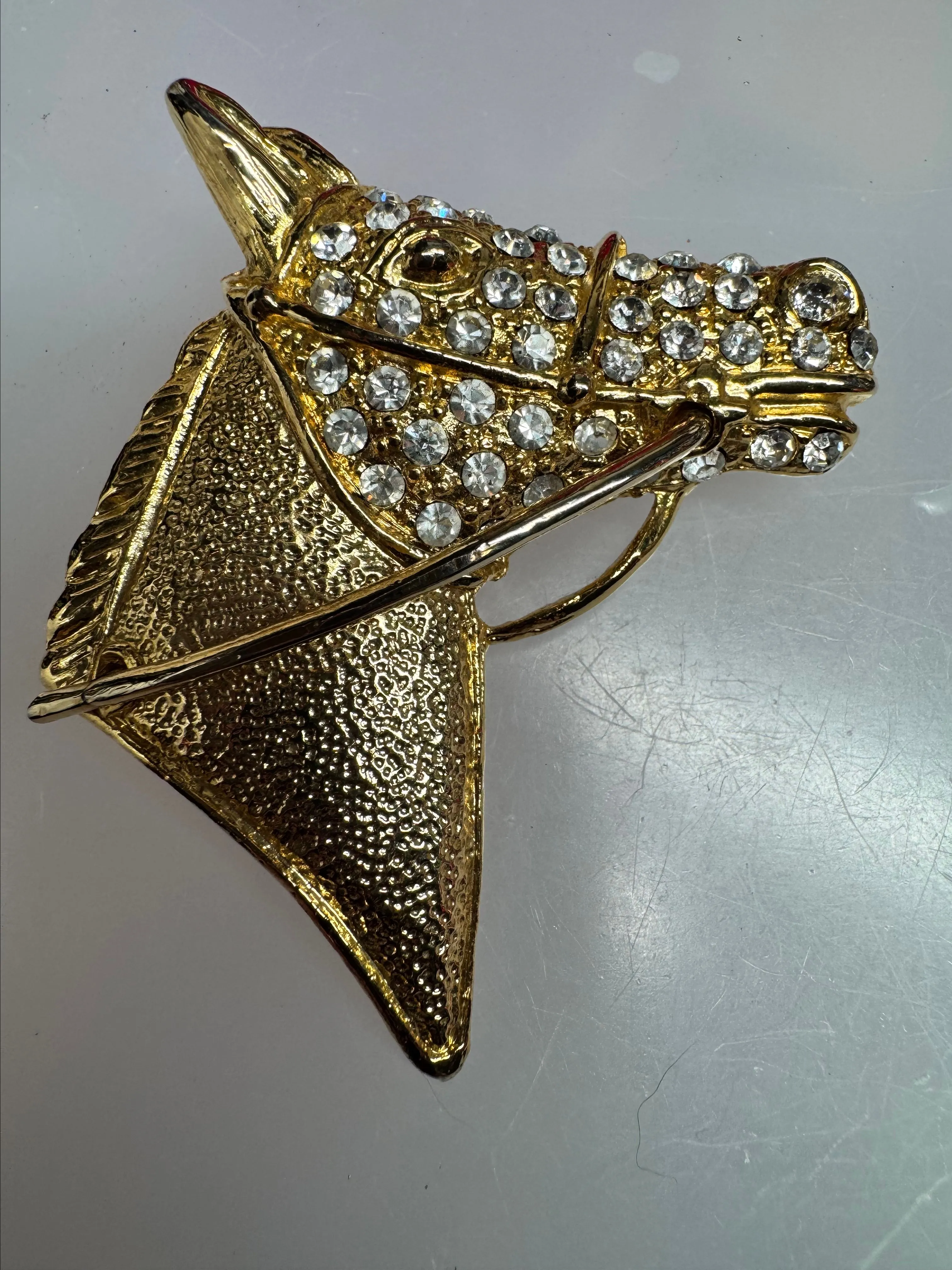 Product image for Horse, head rhinestone, and gold medal Bro