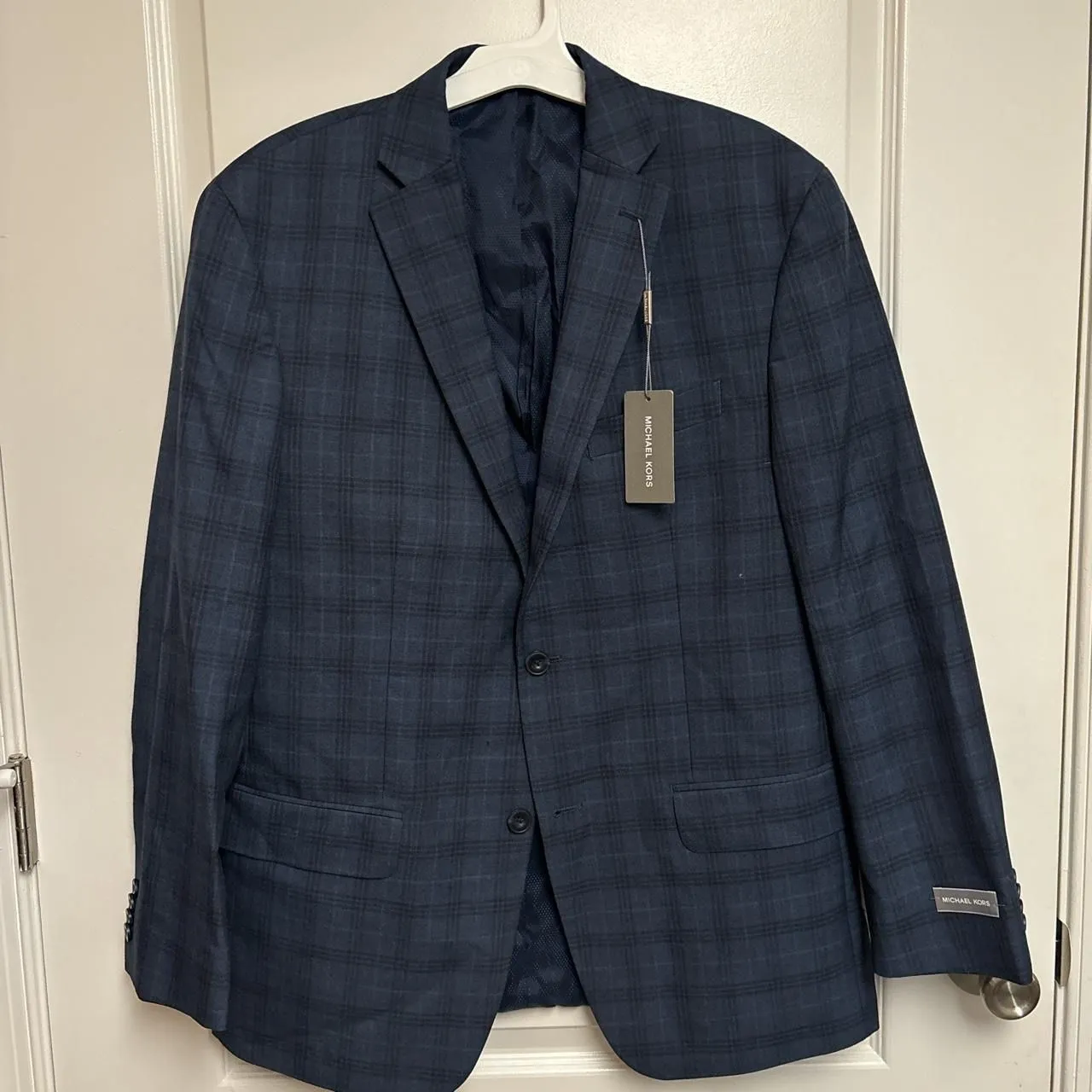 Listing Image Blurred Background