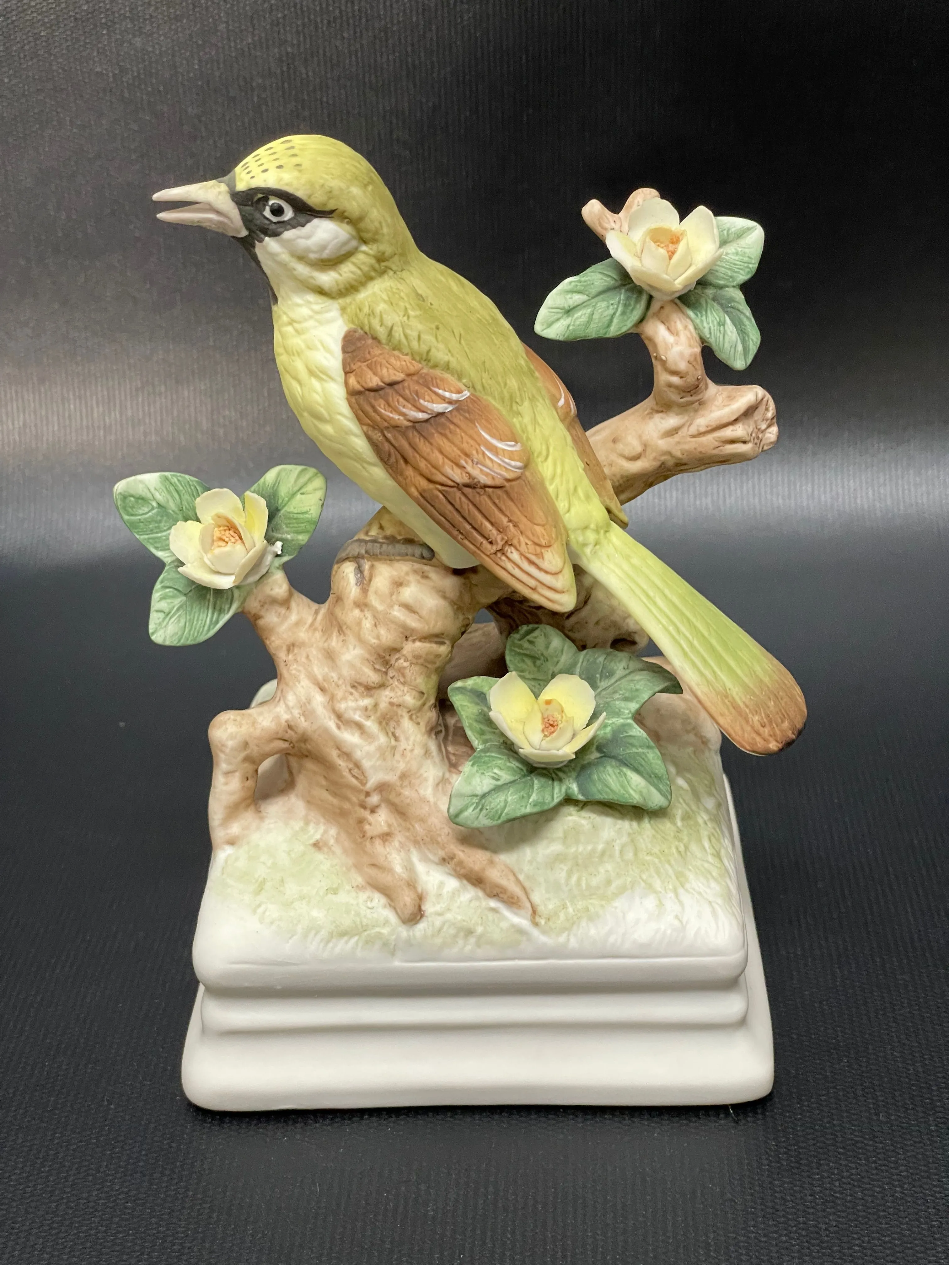Product image for Gotham porcelain music box, no damage