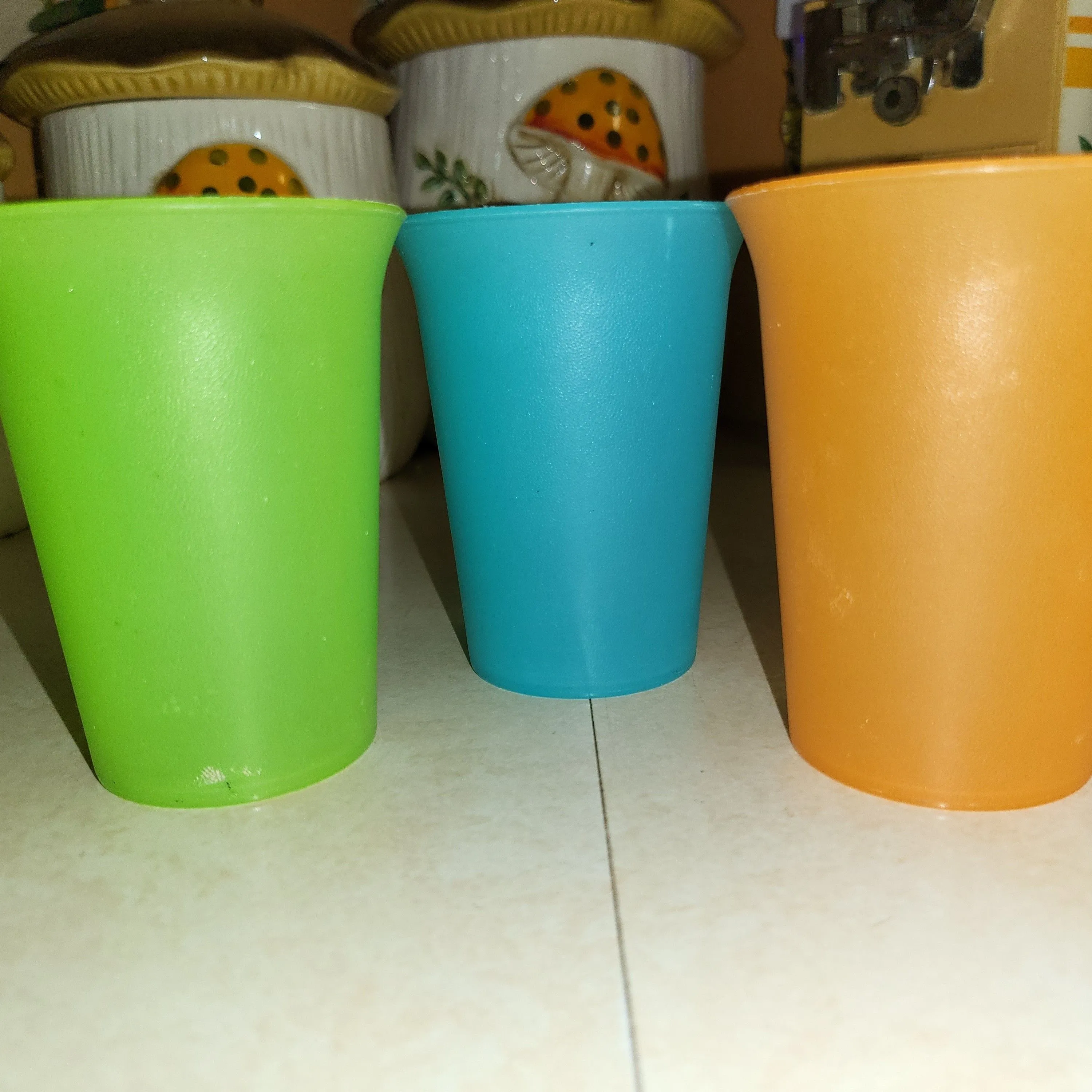 Product image for 3 tupperware cups