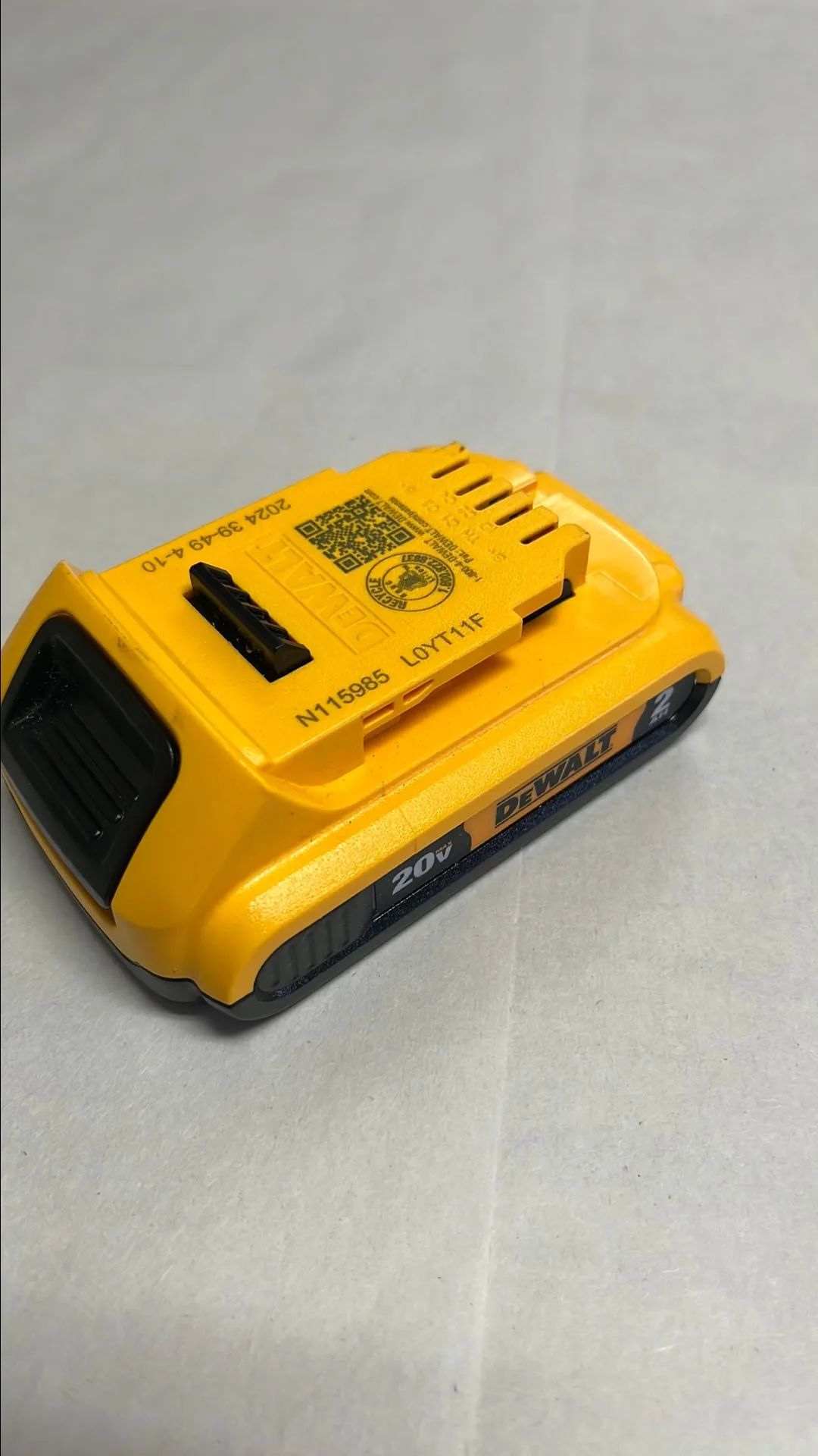 Product image for Dewalt 20V 2Ah Battery Pack Q539X23