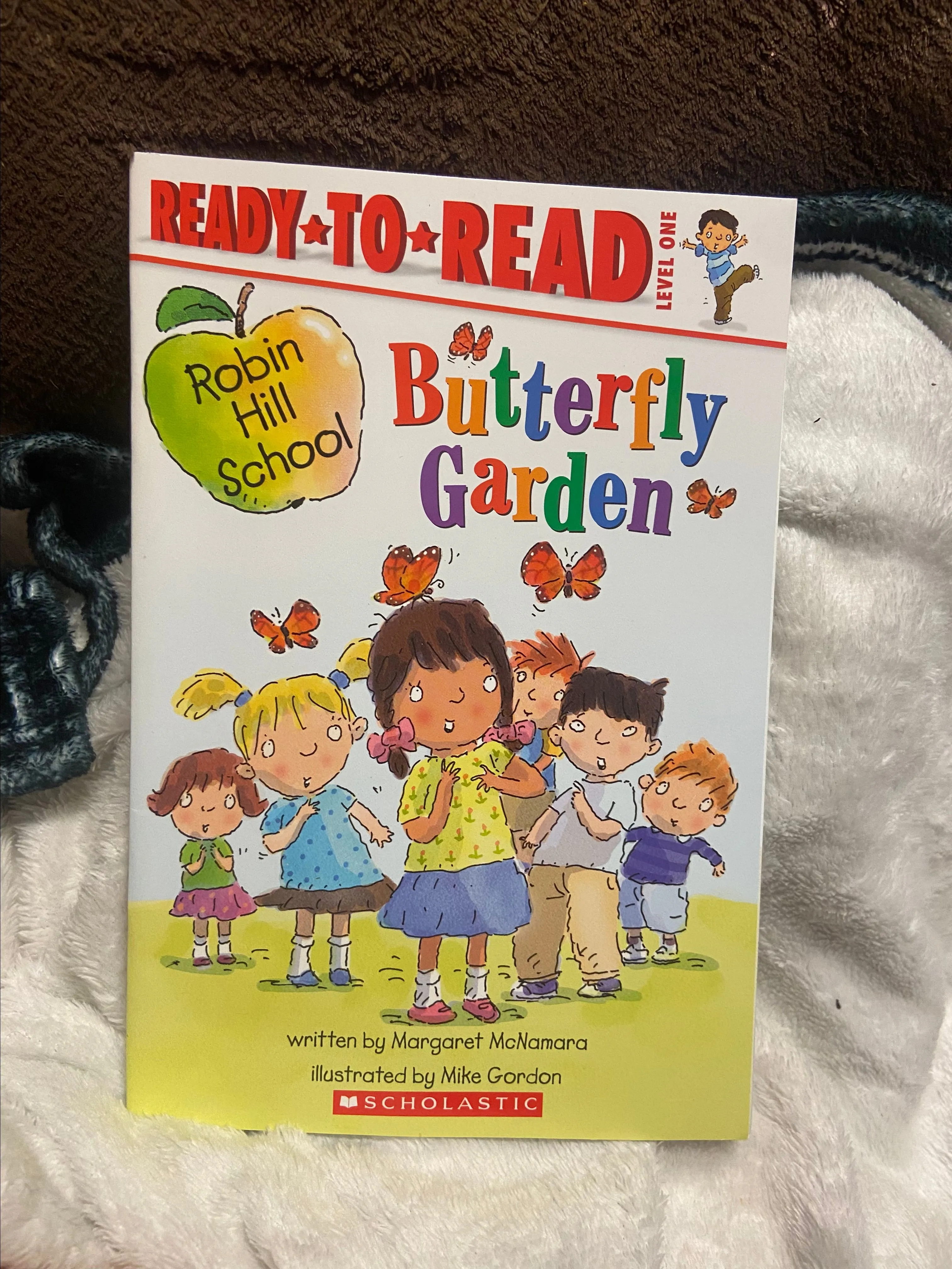 Product image for Scholastic Robin hill school butterfly garden level 1 book