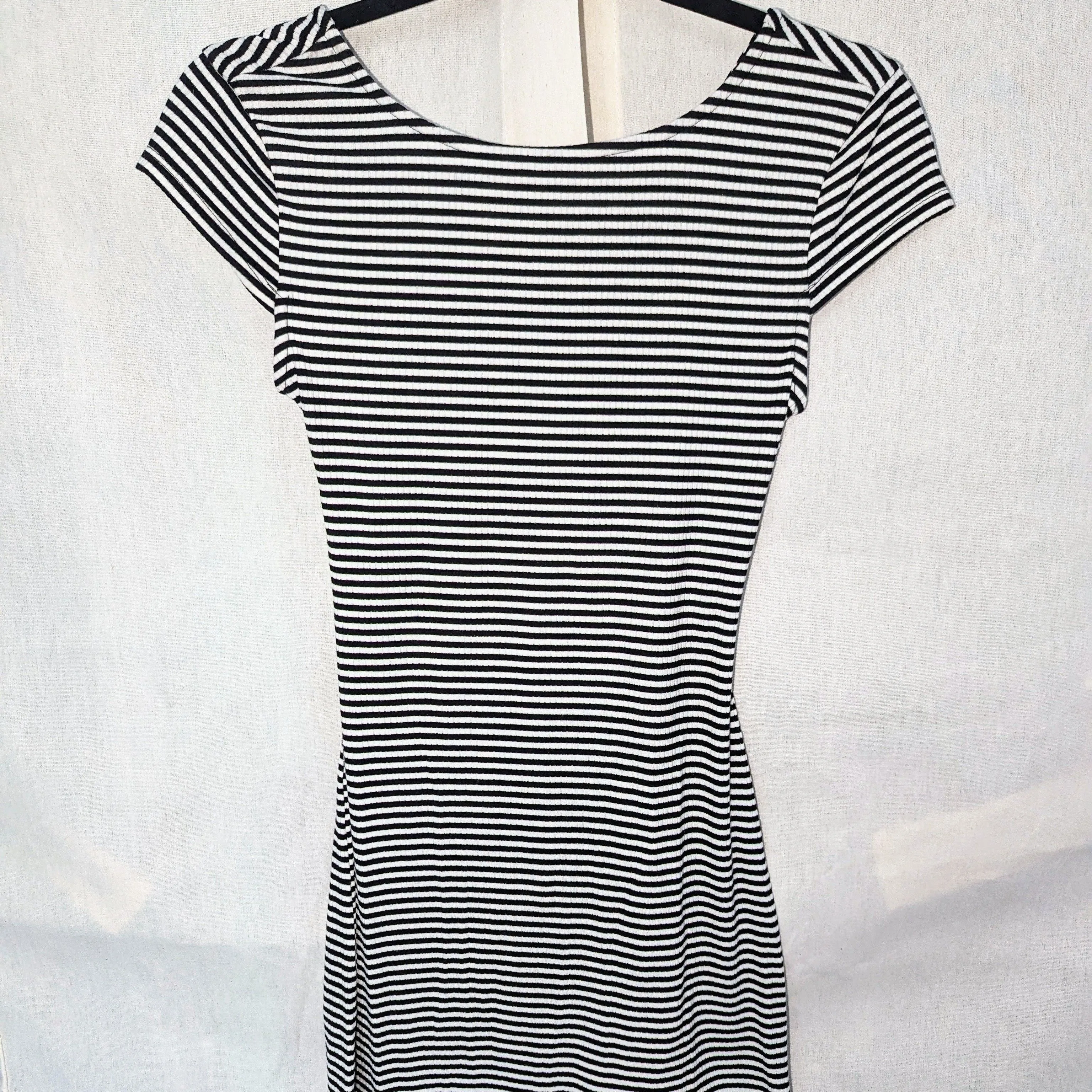 Product image for Women's S Dress CutOut Day Party Black White Above Knee Casual Vacation Criss Cross