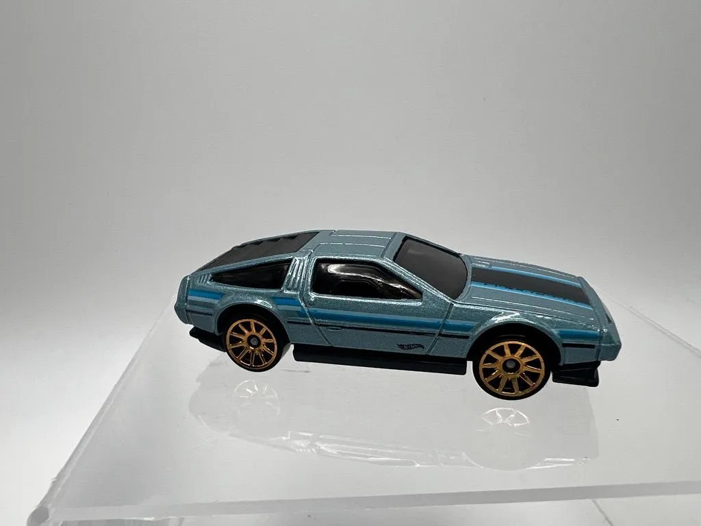 Product image for Hot Wheels The 80's - DMC Delorean (light blue) UNSPUN