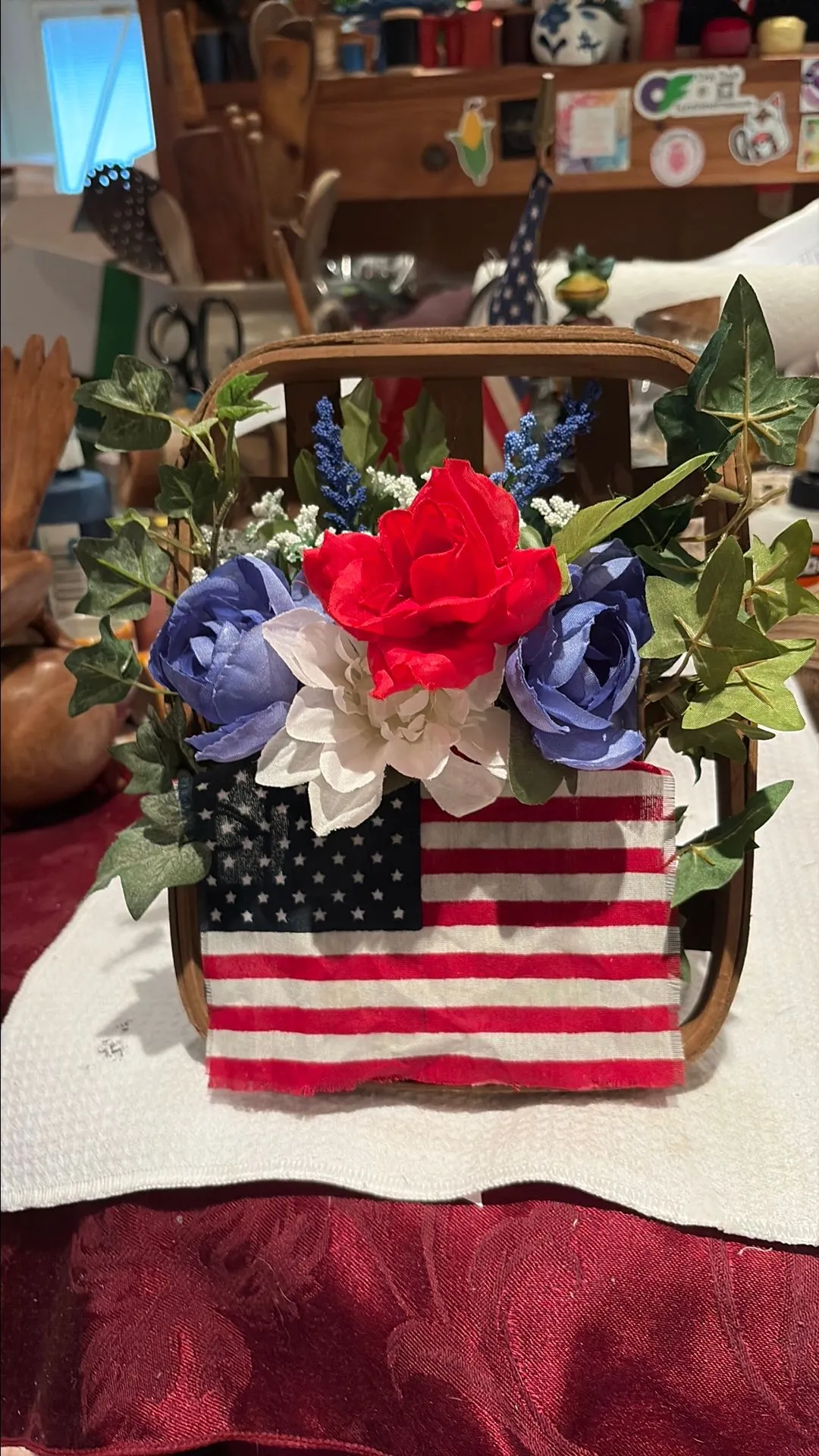 Product image for # 11 Tobacco basket with red white and blue florals