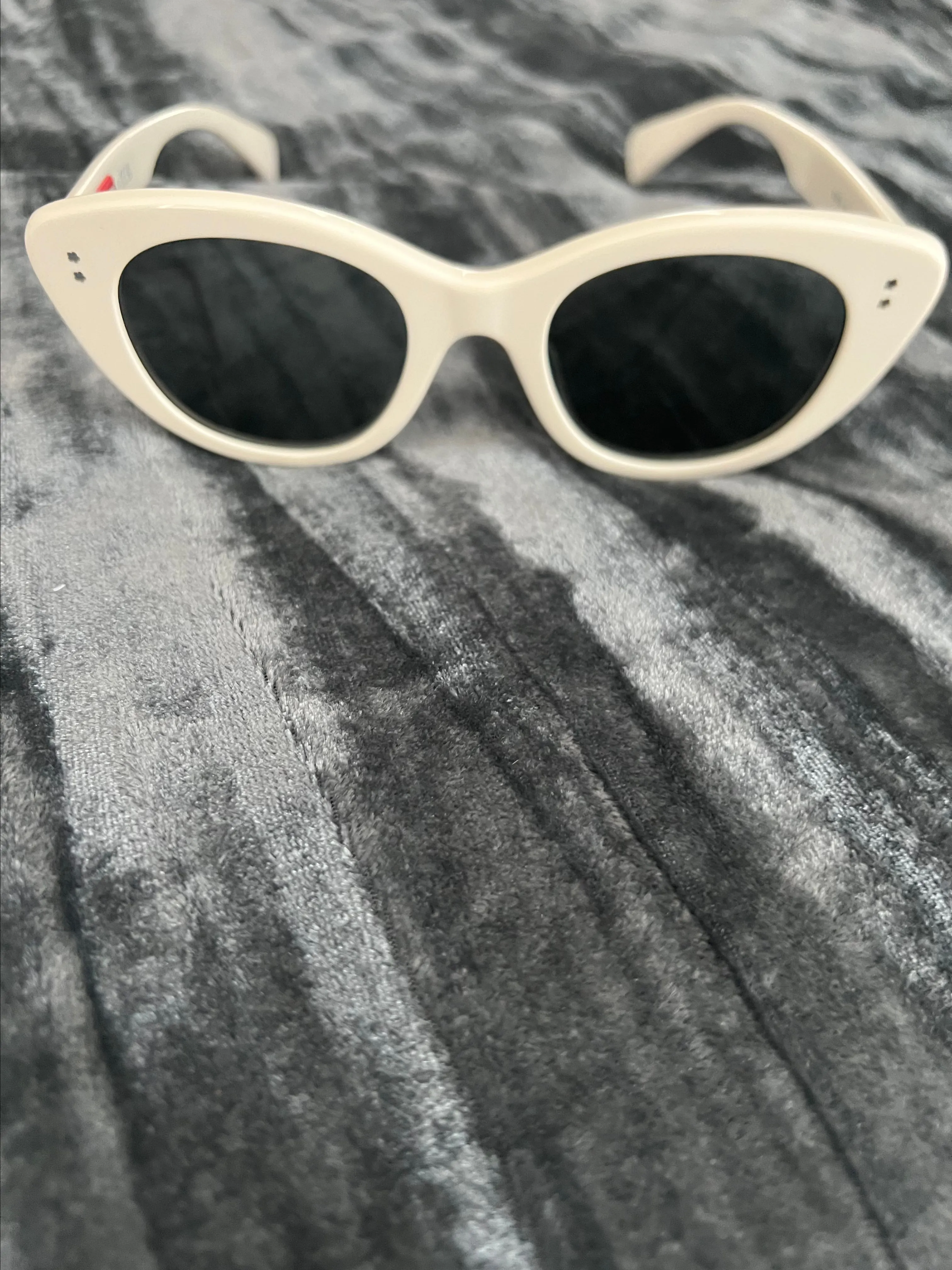 Listing Image Blurred Background