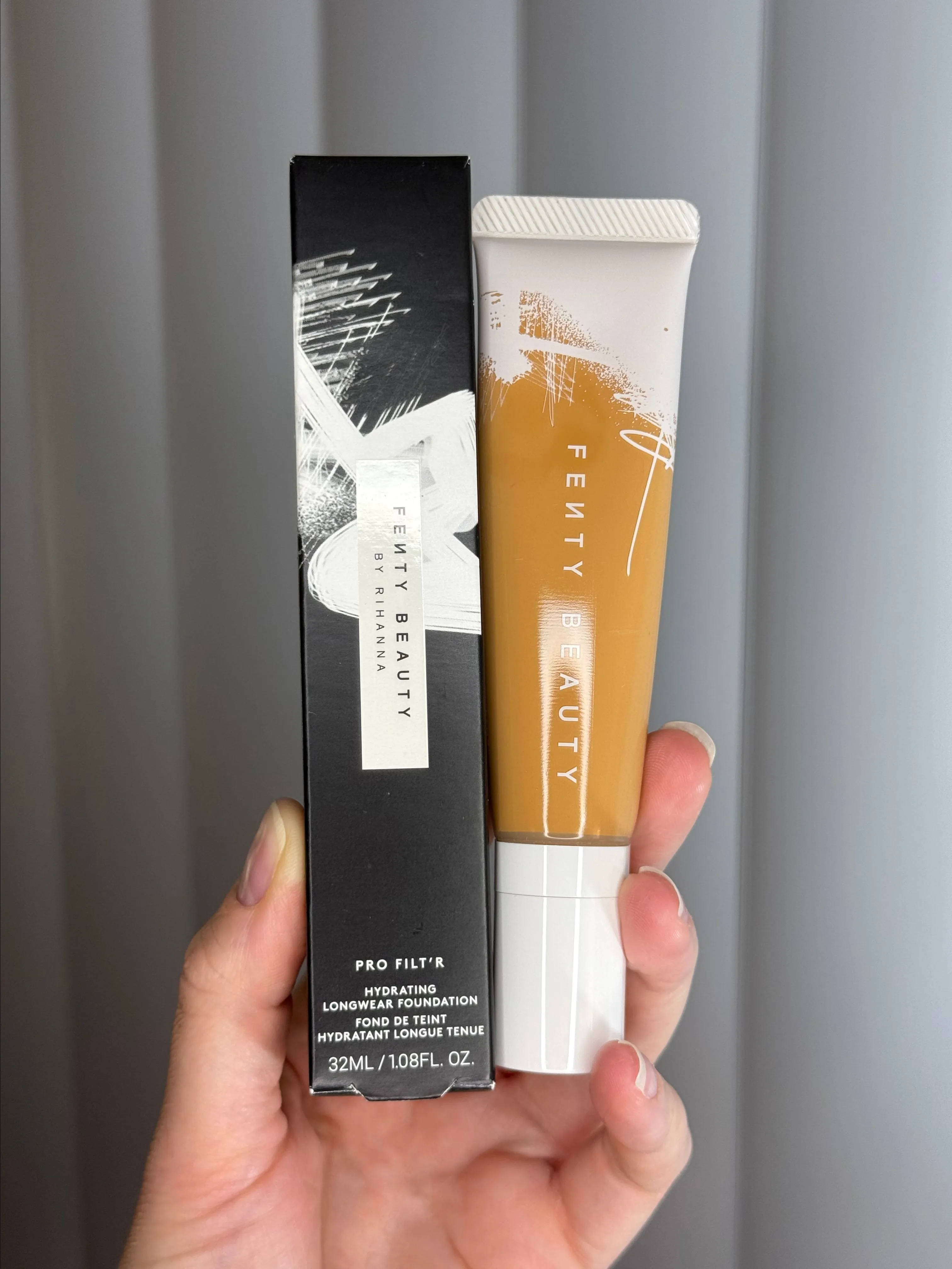 Fenty Pro Filt'r Hydrating Foundation SHADE 330 (MEDIUM WARM