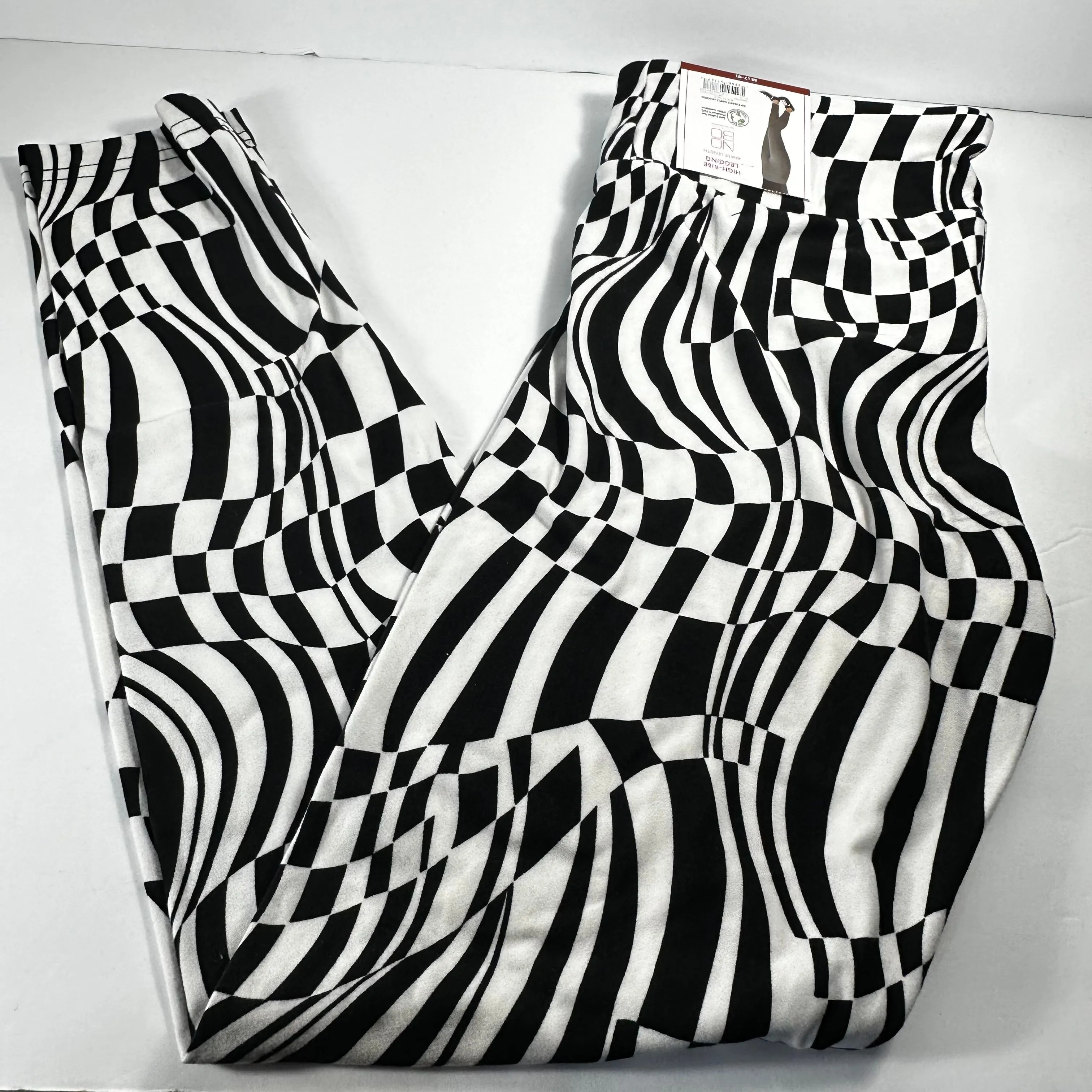 Product image for Women’s/Juniors Size Medium 7-9 No Boundaries Black & White High Rise Leggings