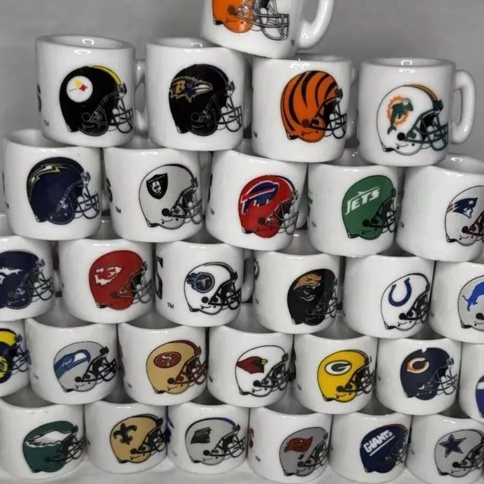 Product image for Mini Mugs Sports NFL and NHL teams 1.25"