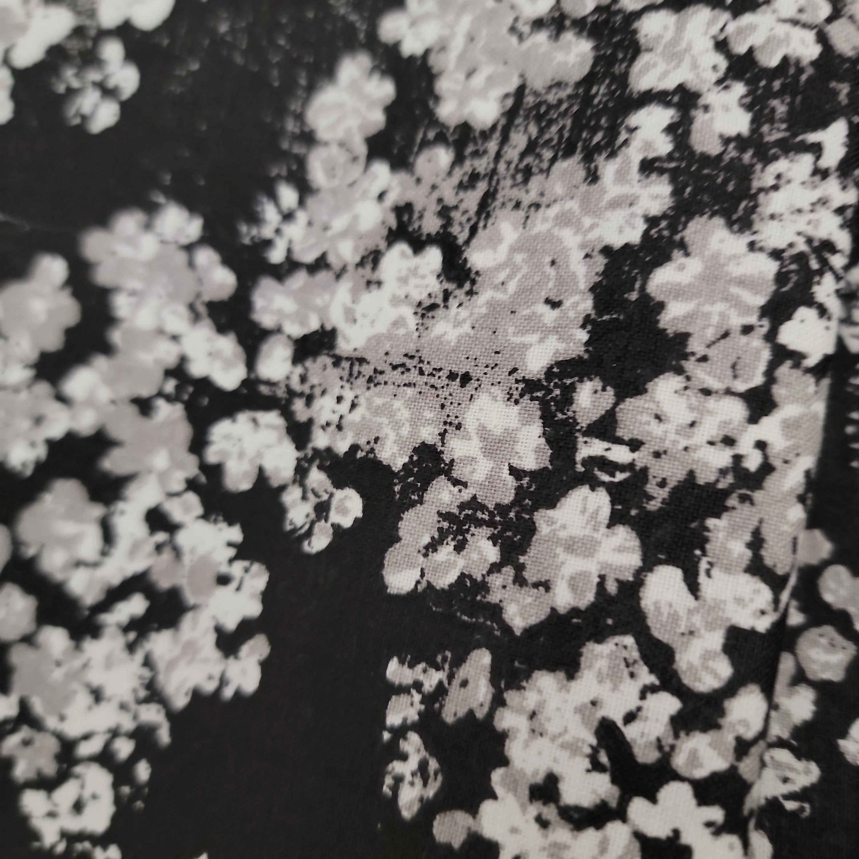 Product image for black floral fat quarter