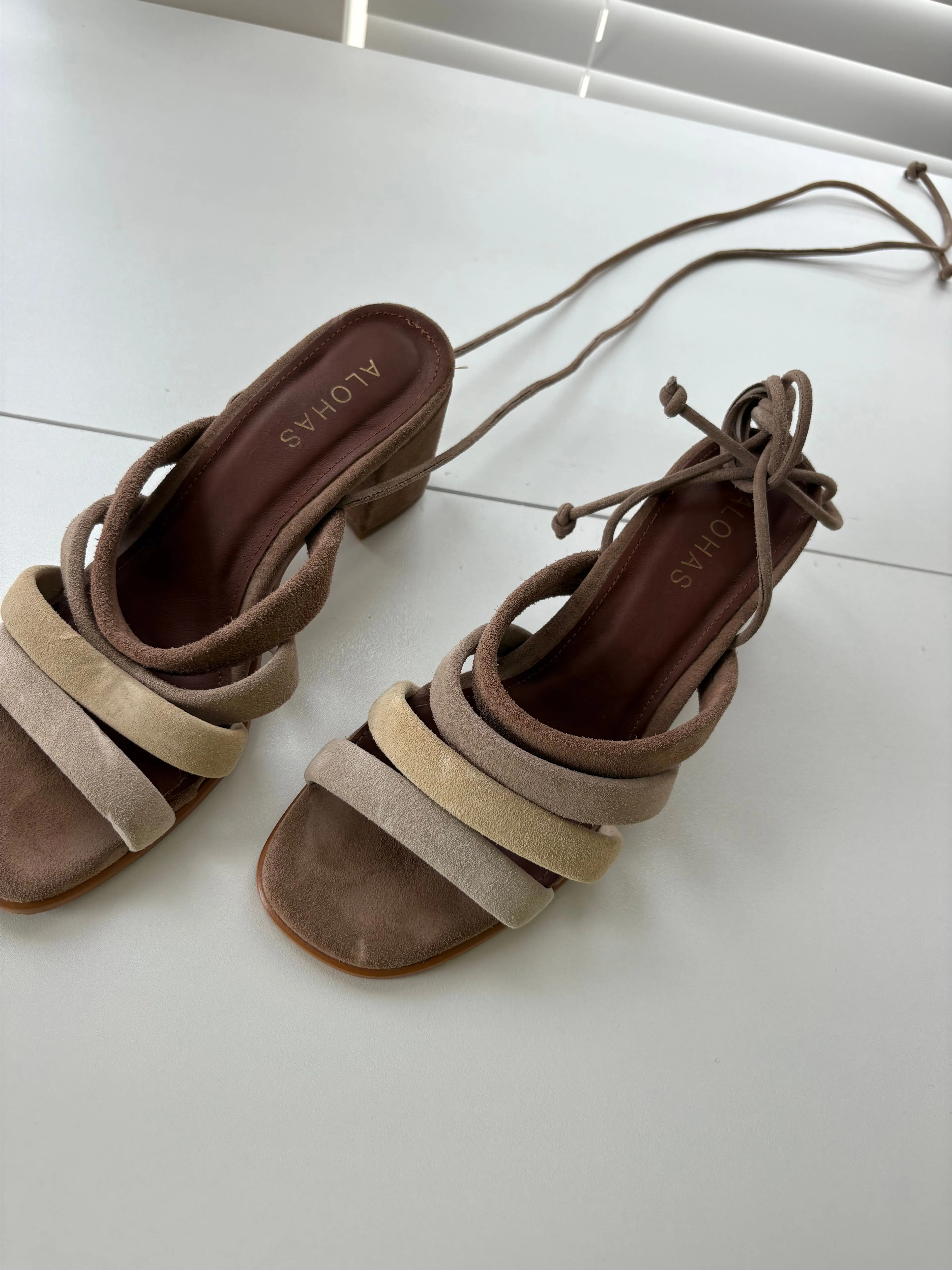 Listing Image Blurred Background