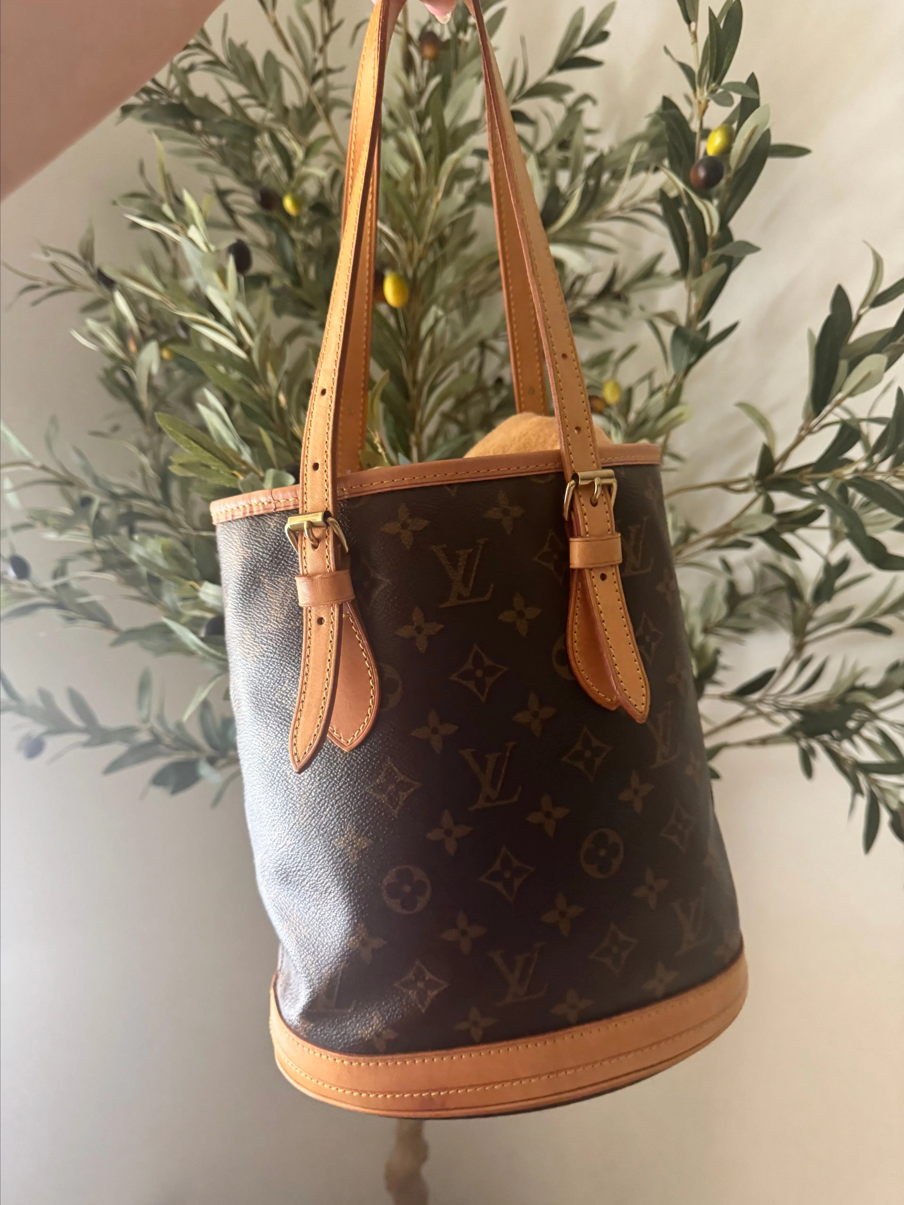 Product image for LV BUCKET BAG
