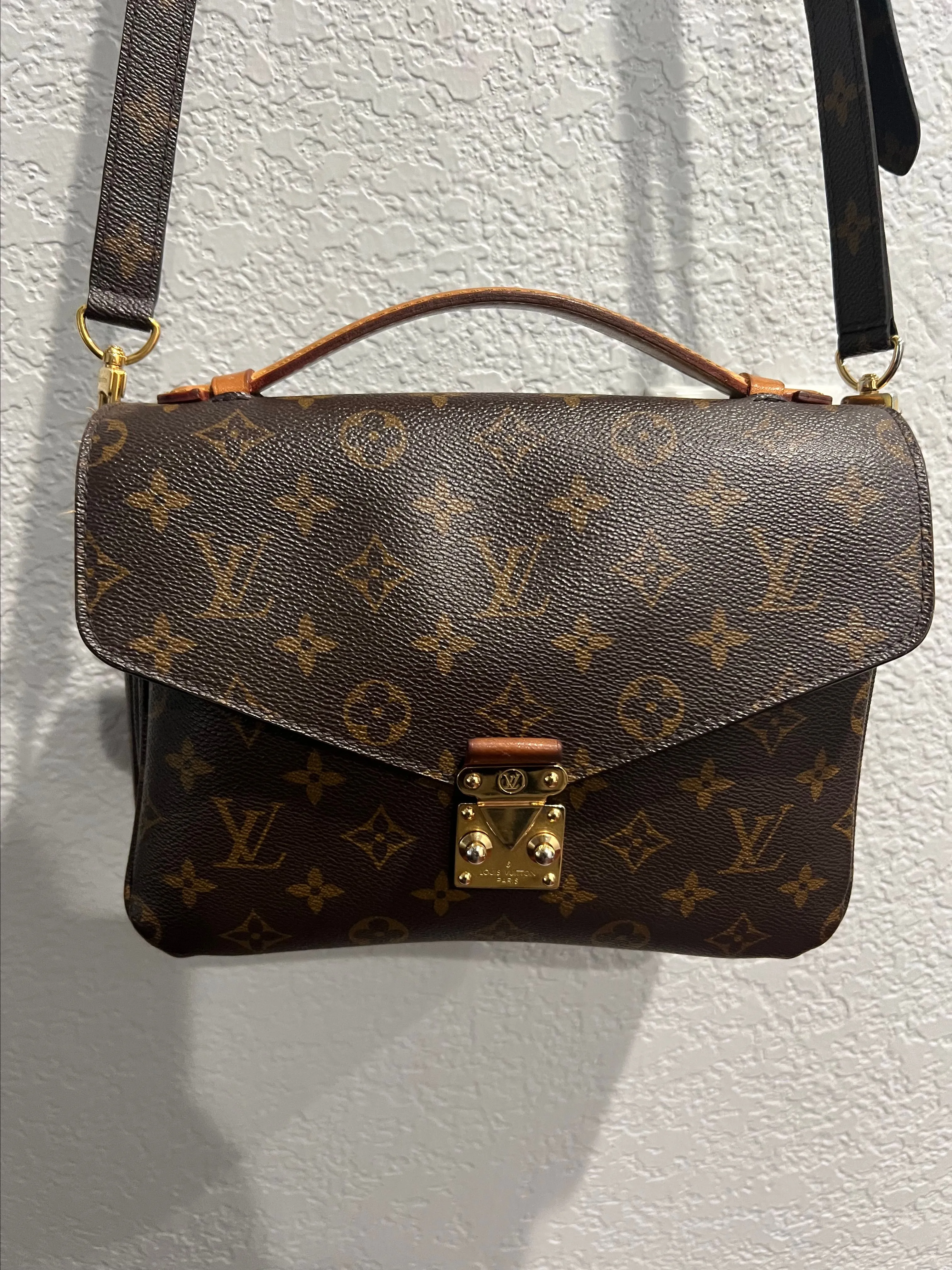 Product image for Louis Vuitton Métis pochette handbag available