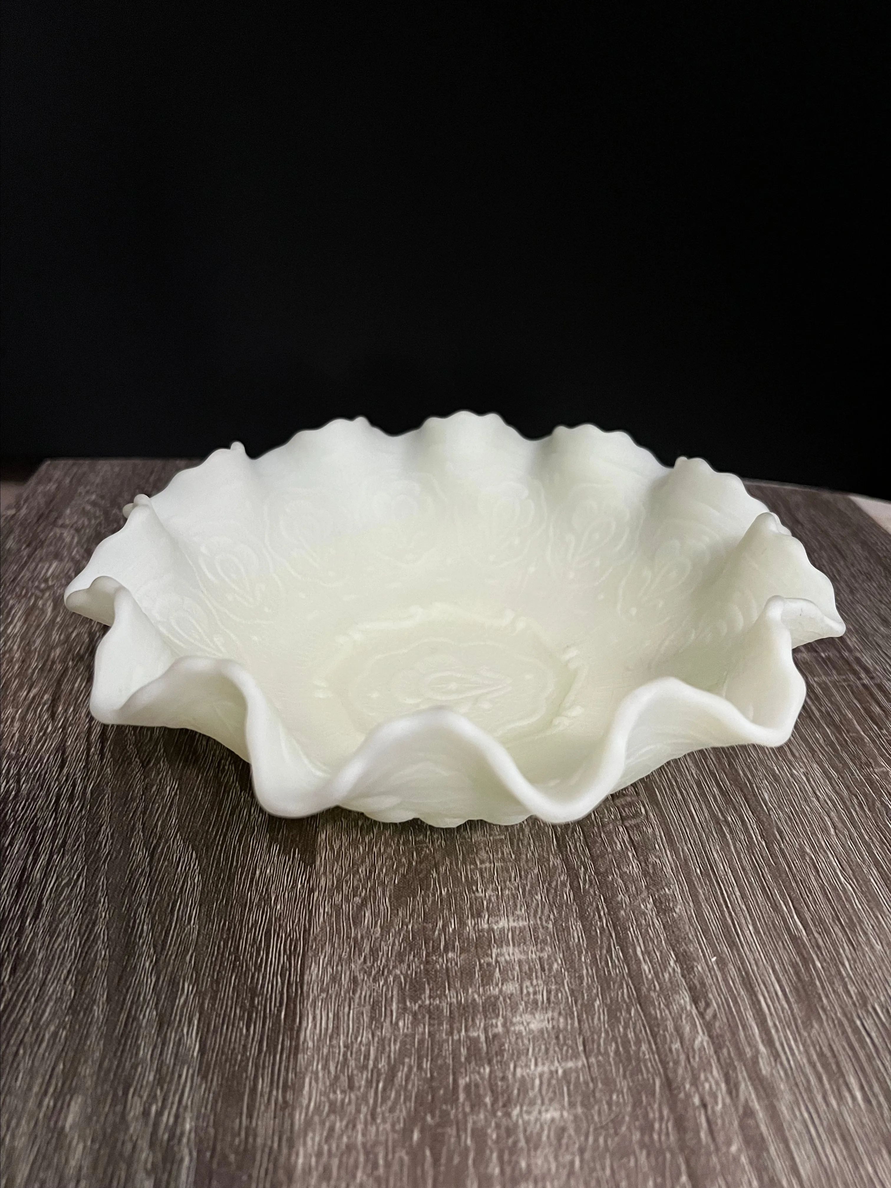 Product image for Fenton Custard Ruffled Bowl- glows
