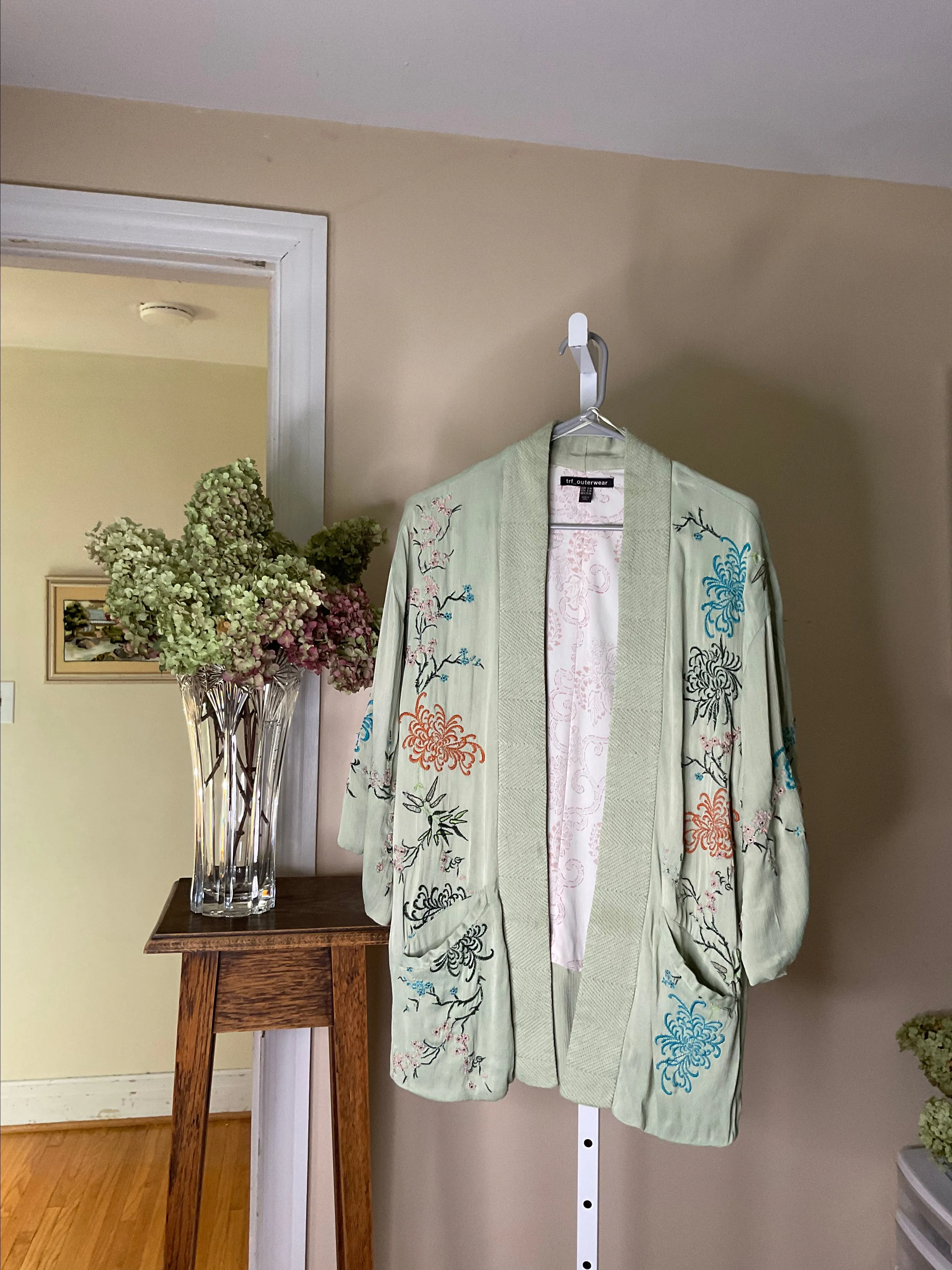 Product image for TRF Outerwear Size S/M Green Embroidered Kimono