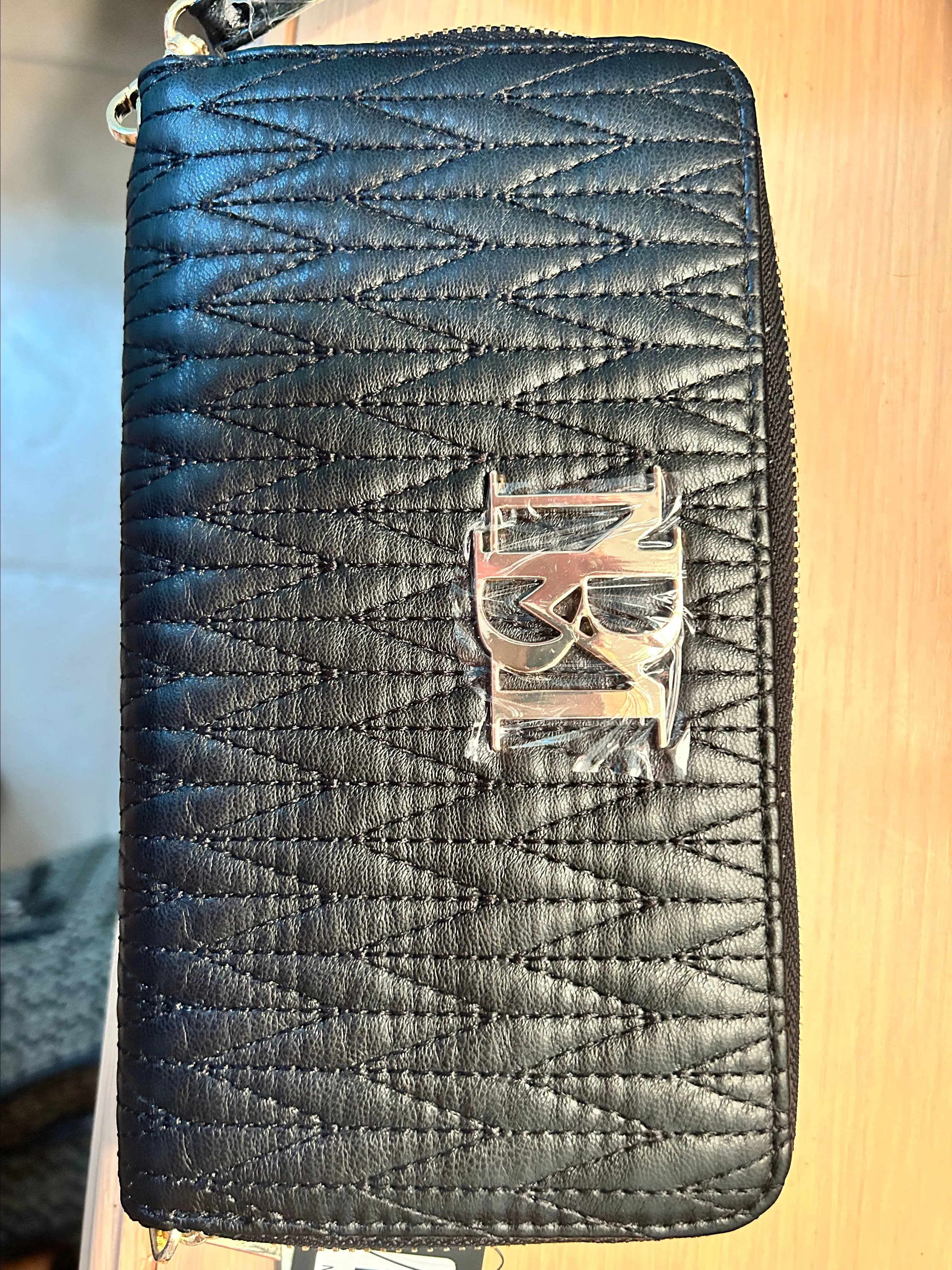 Product image for Badgley Mischka Diamond Quilted Wallet