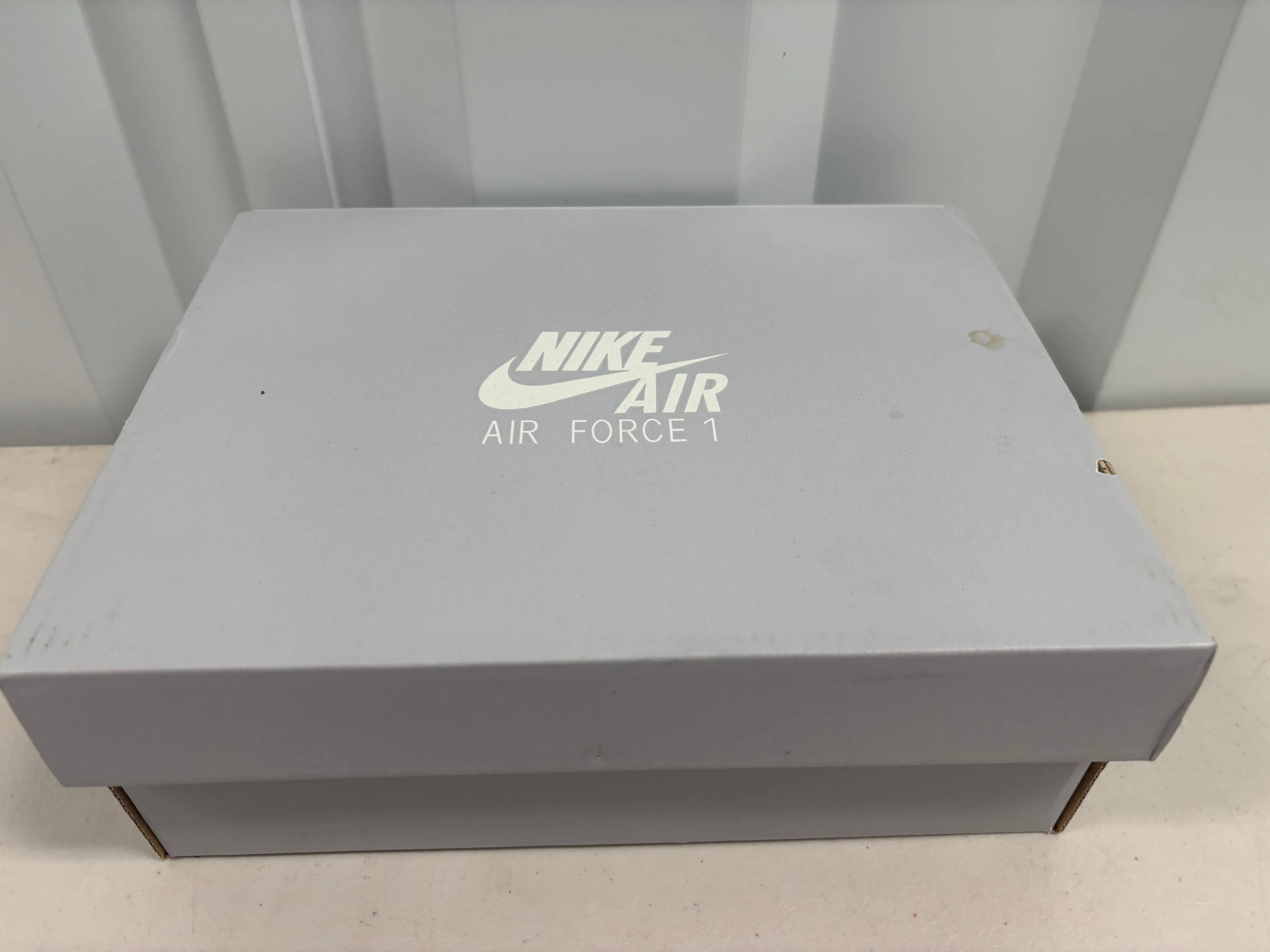 Listing Image Blurred Background