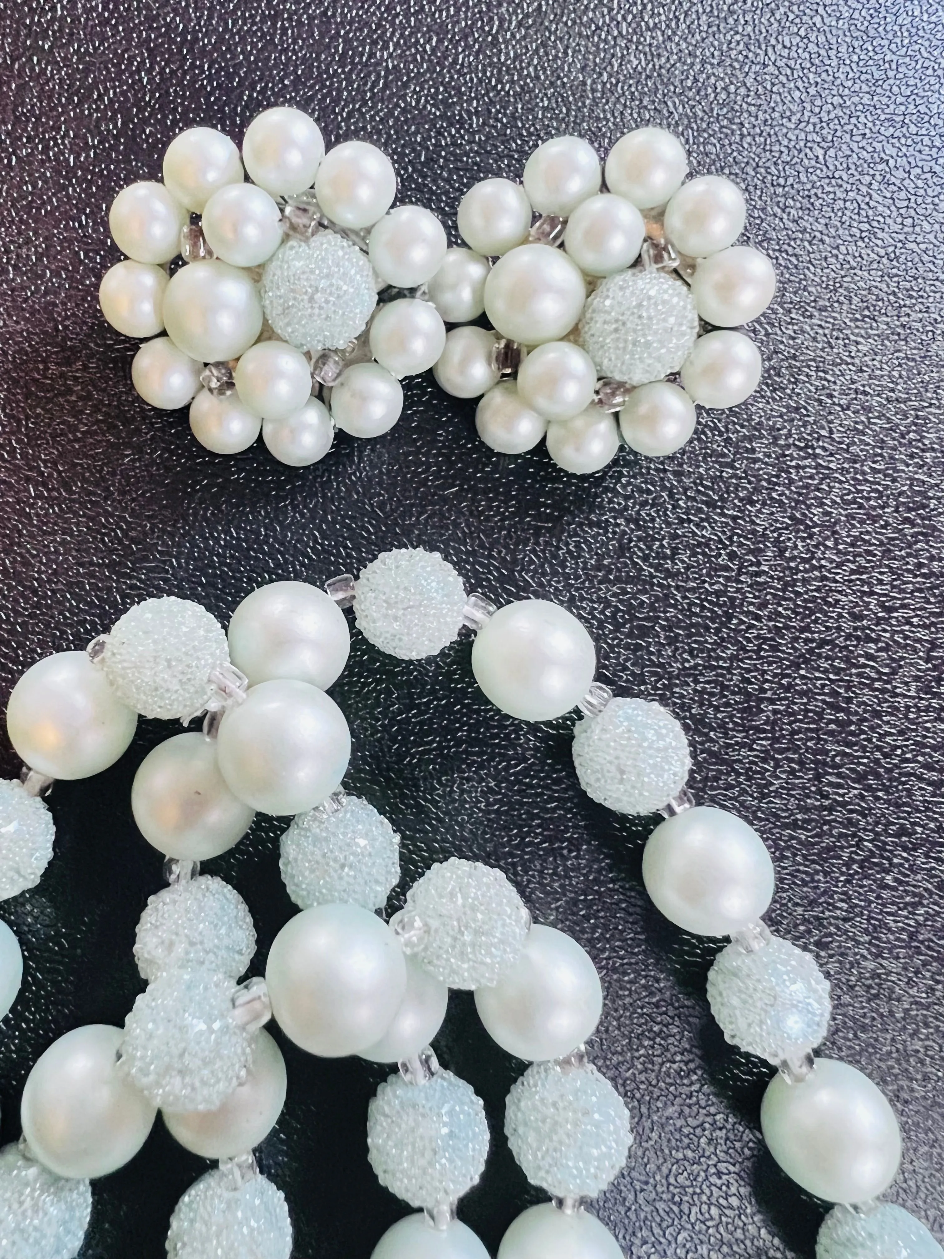 Product image for 24. Vintage pearl green set