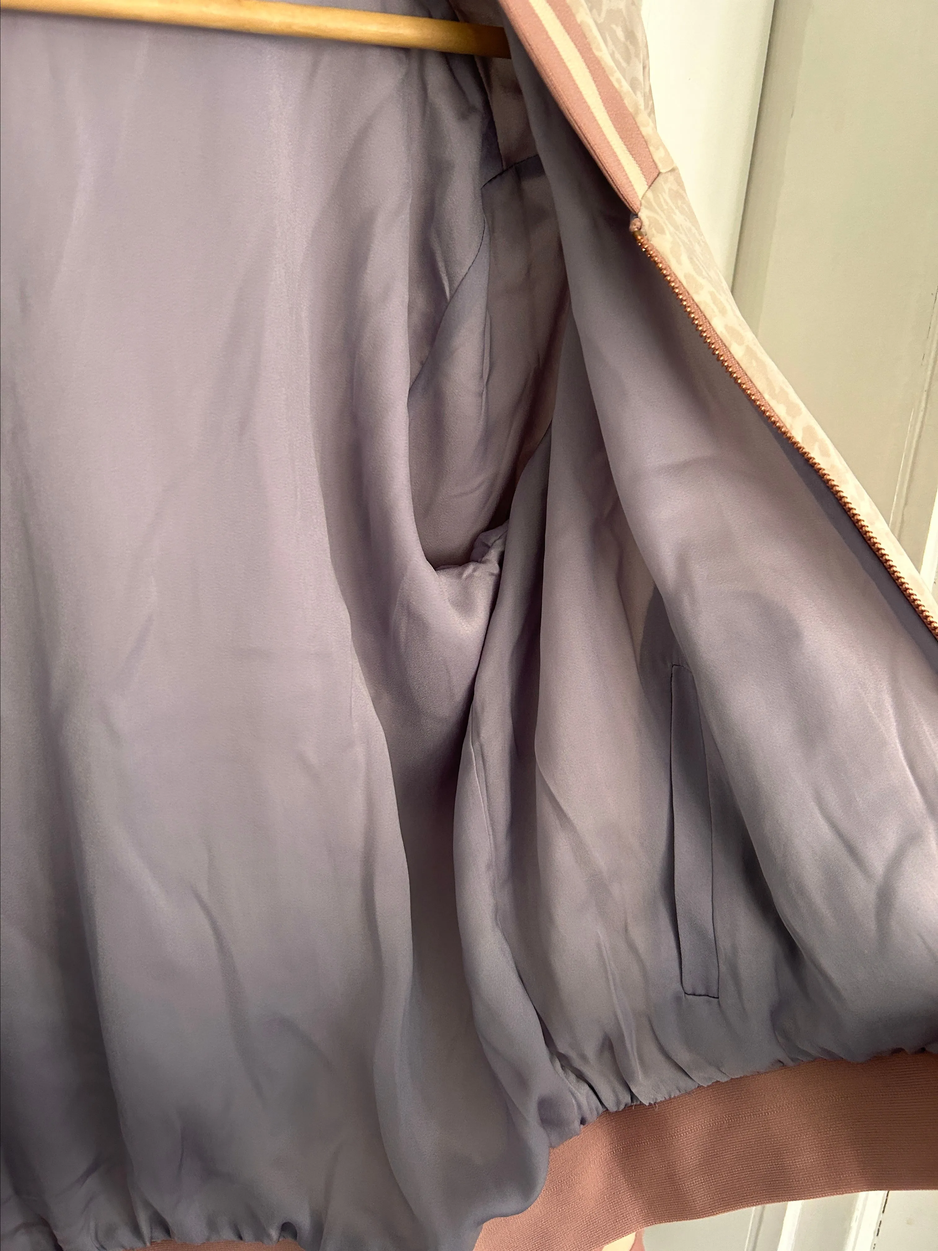 Listing Image Blurred Background
