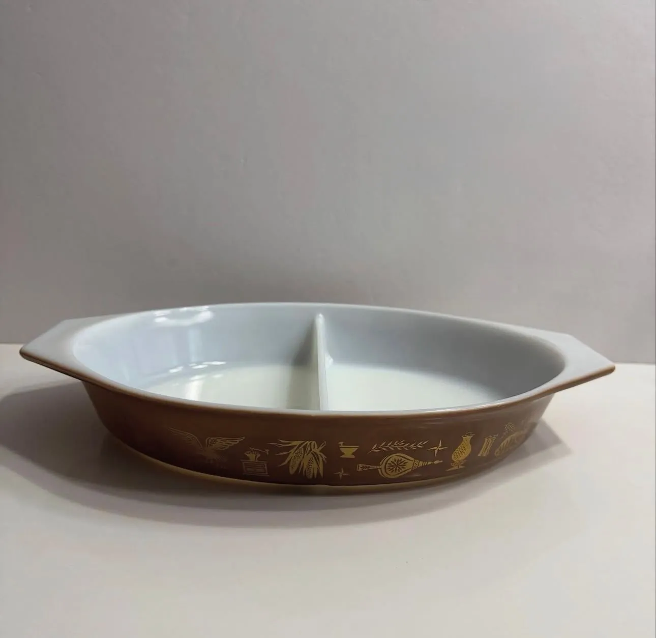 Product image for Pyrex 1 1/2 QT Divided Casserole Early American